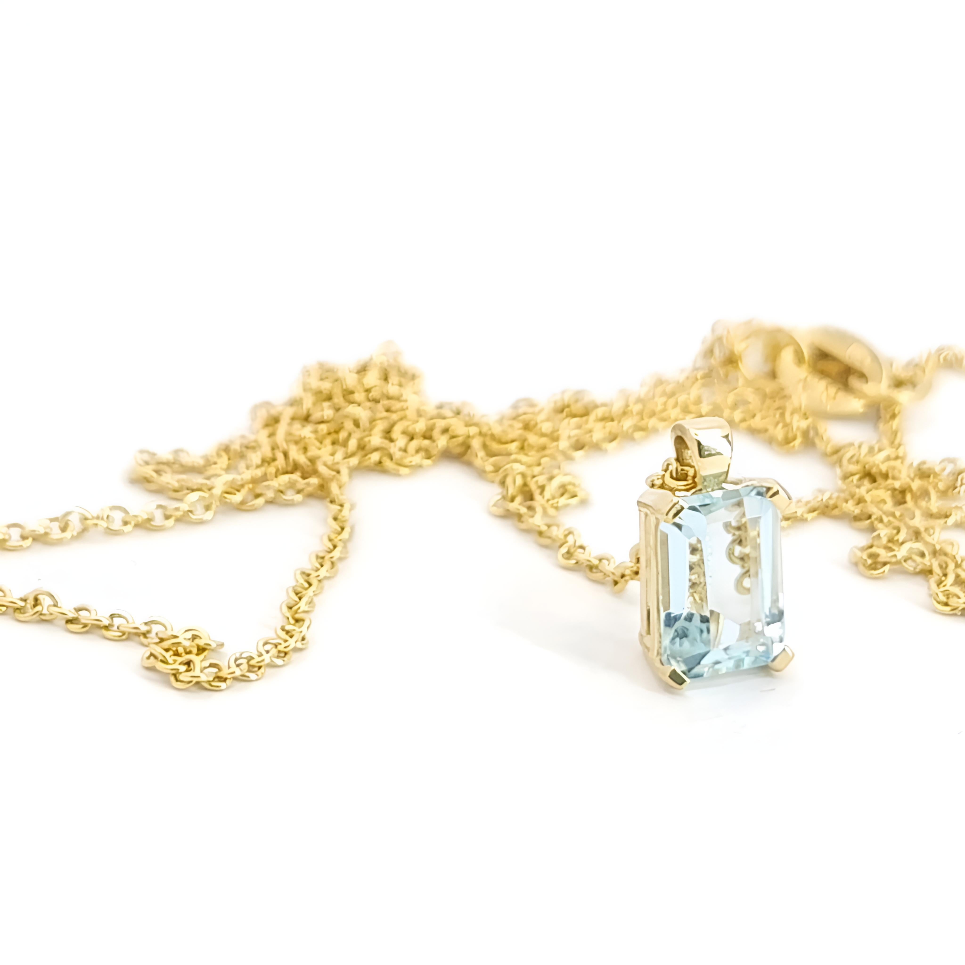 Emerald Cut 14k Solid yellow Gold Aquamarine natural Gemstone Pandent and Necklace For Sale