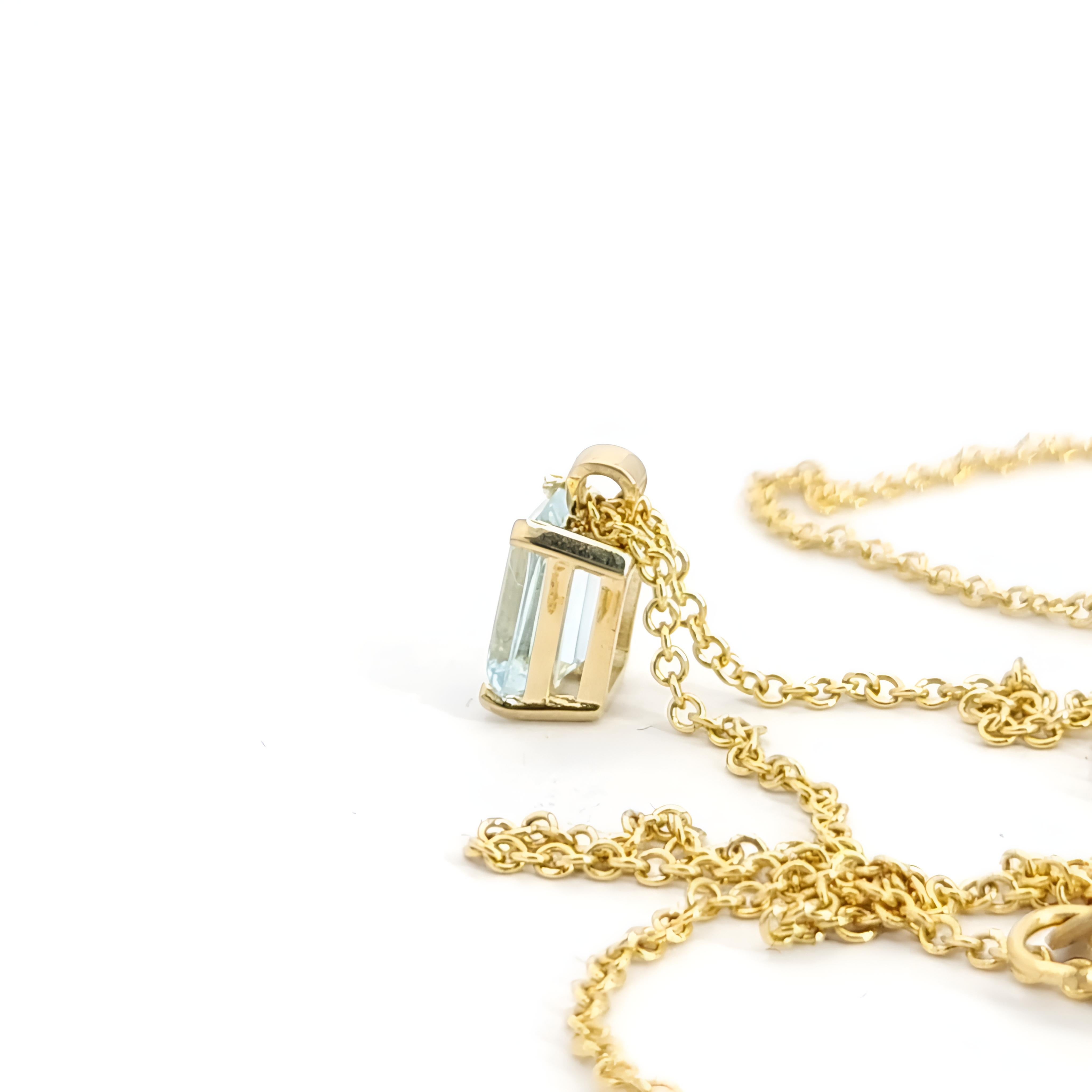 14k Solid yellow Gold Aquamarine natural Gemstone Pandent and Necklace In New Condition For Sale In רמת גן, IL