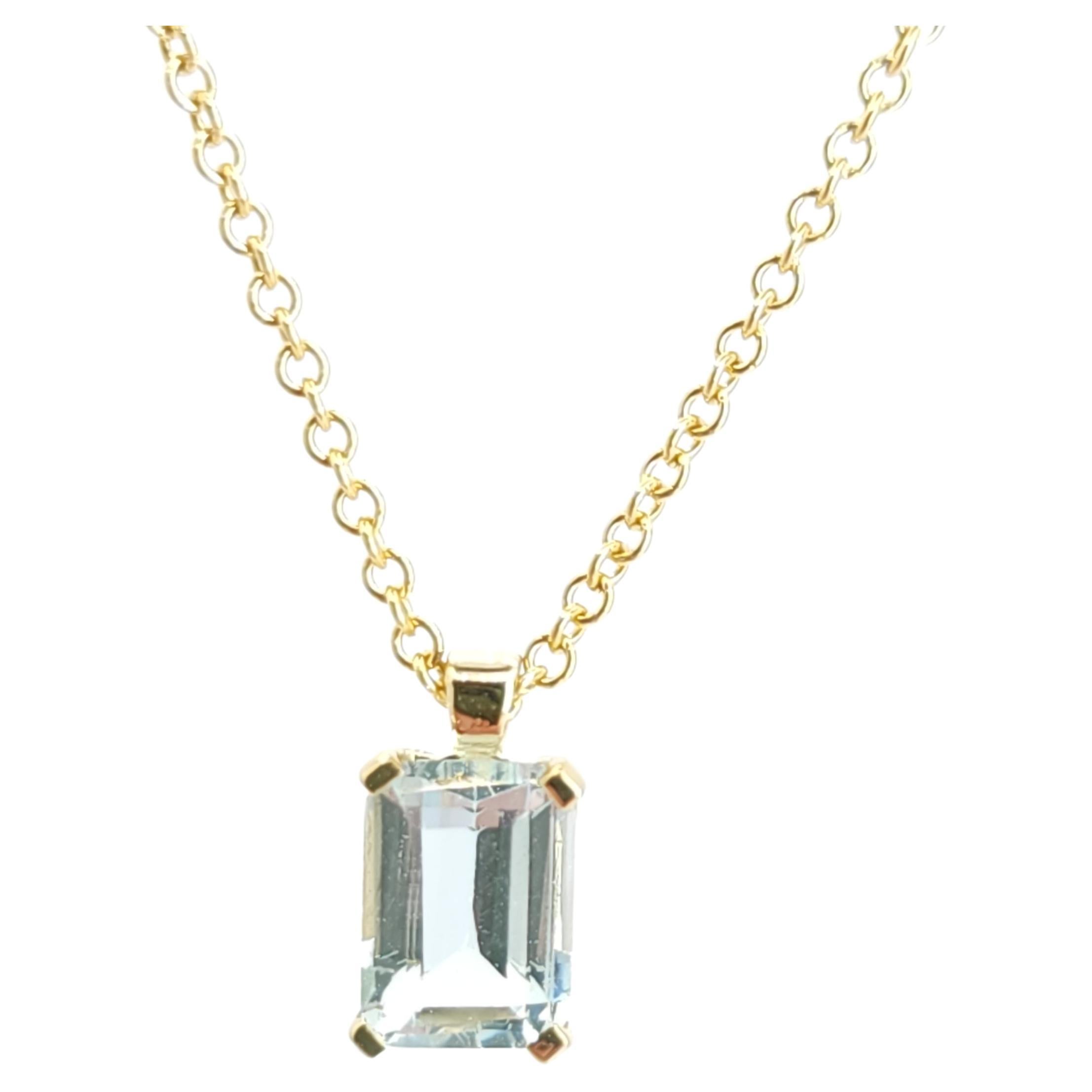 14k Solid yellow Gold Aquamarine natural Gemstone Pandent and Necklace For Sale