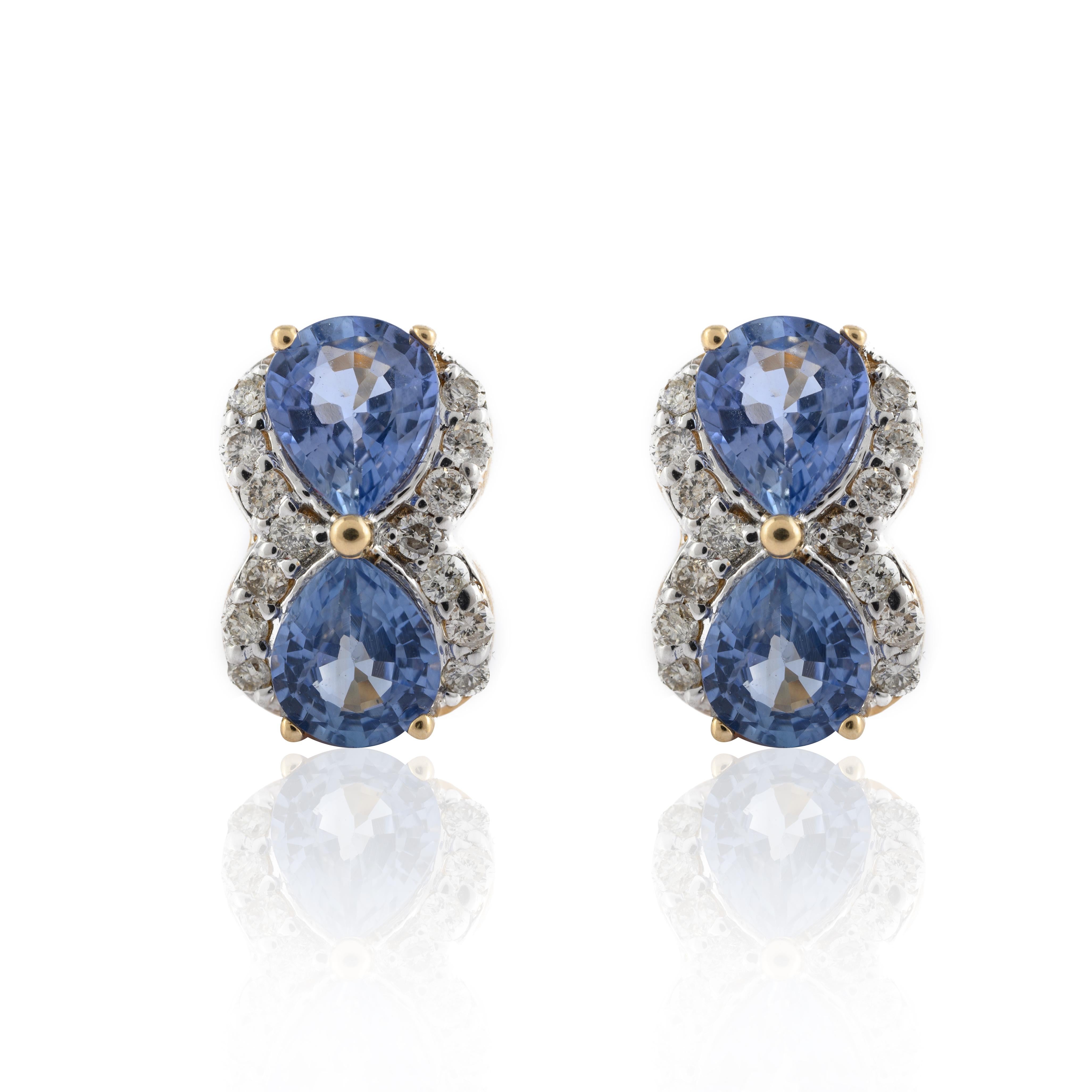 Boucles d'oreilles en or 14 carats composées de diamants naturels et de saphirs bleus. Embrassez votre look avec cette superbe paire de boucles d'oreilles qui convient à toutes les occasions pour compléter votre tenue.
Le saphir stimule la
