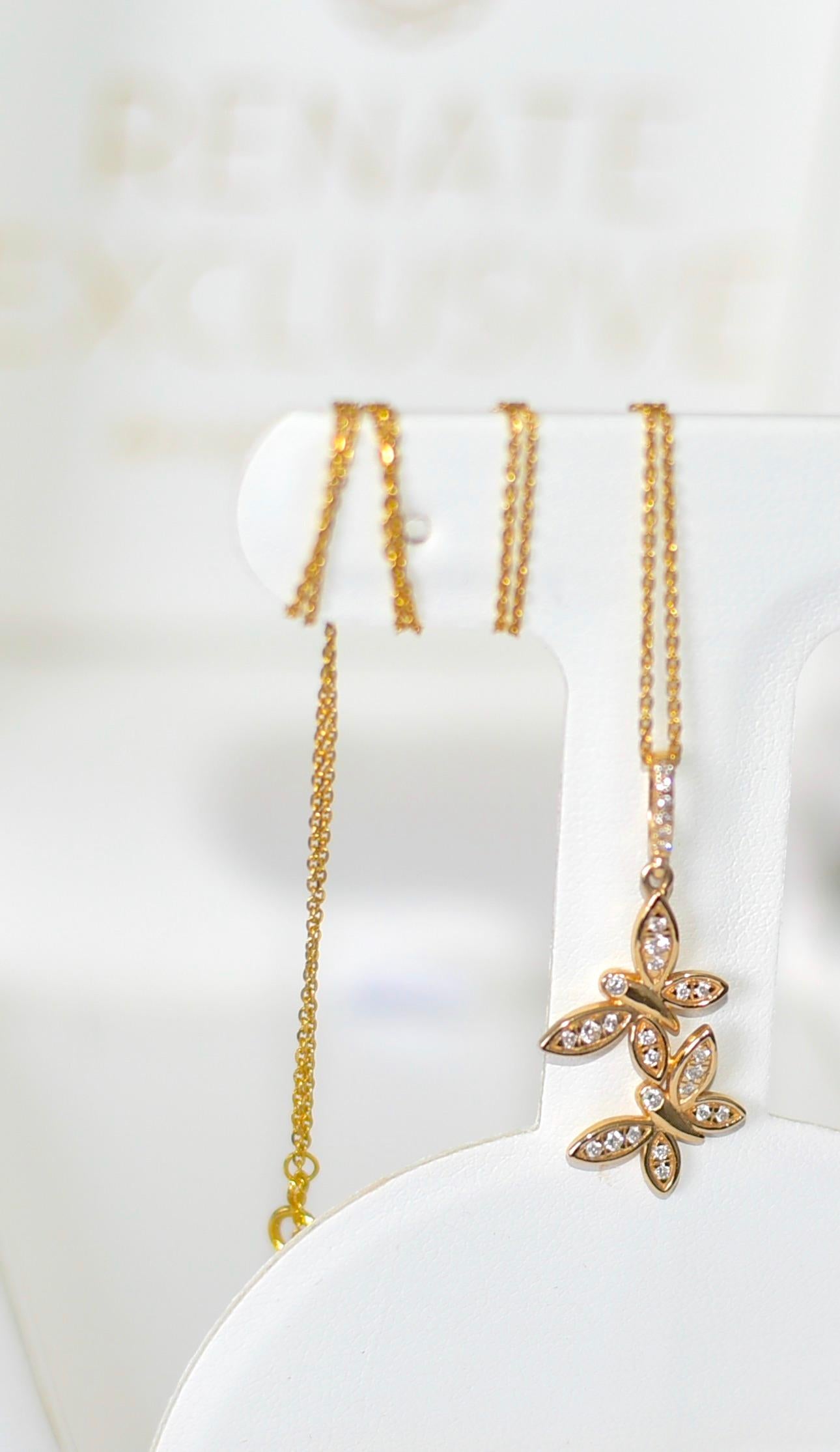 Pendentif à breloque en or véritable 14K et diamant. Ce pendentif papillon en or jaune est pavé de petits diamants, pas de diamants ternes ou laiteux ici, ils sont tous super étincelants et propres (couleur G, clarté VS-SI). 
Dimension :