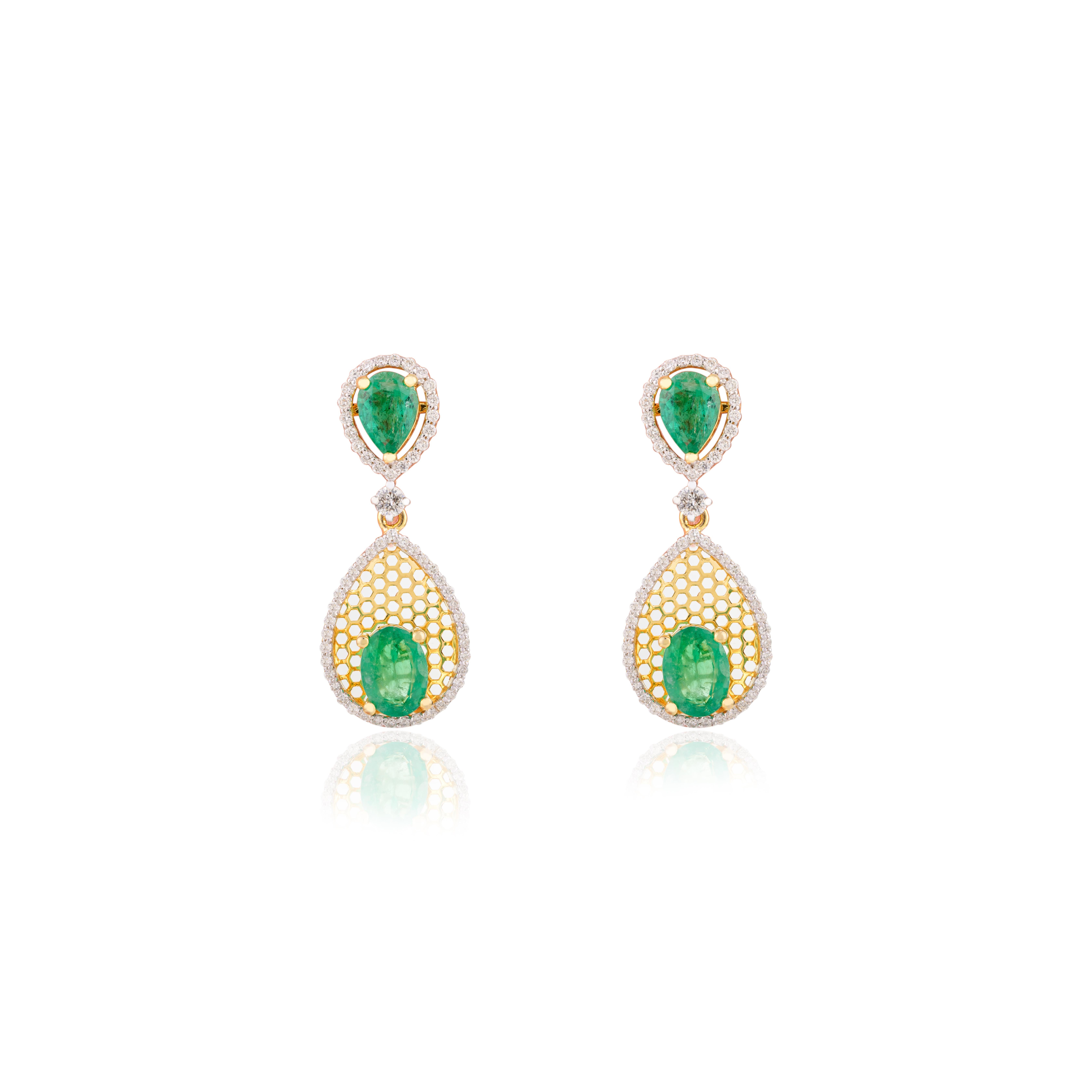 Art déco Boucles d'oreilles pendantes en or jaune 14k certifié émeraude et diamant pour le mariage en vente