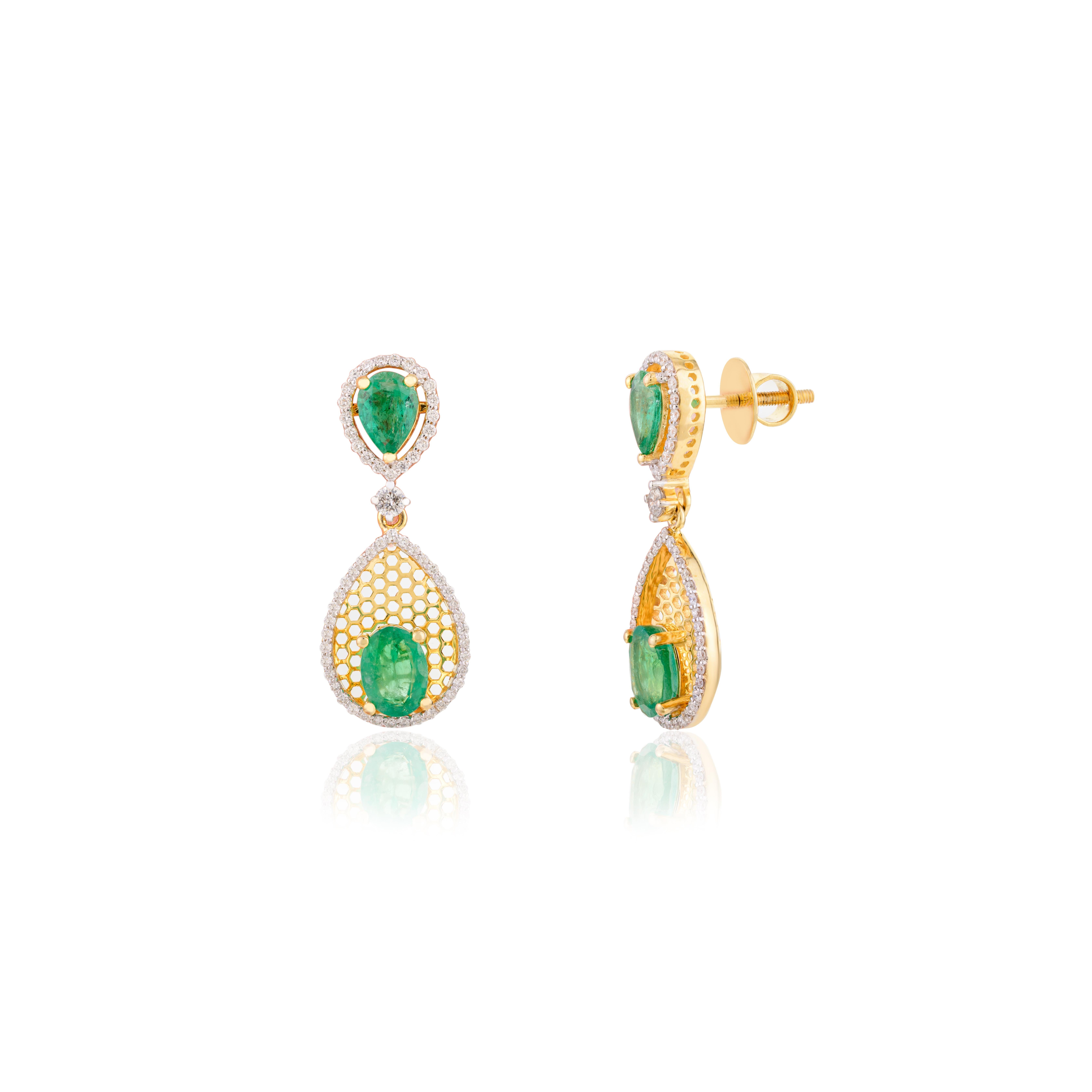 Boucles d'oreilles pendantes en or jaune 14k certifié émeraude et diamant pour le mariage Pour femmes en vente