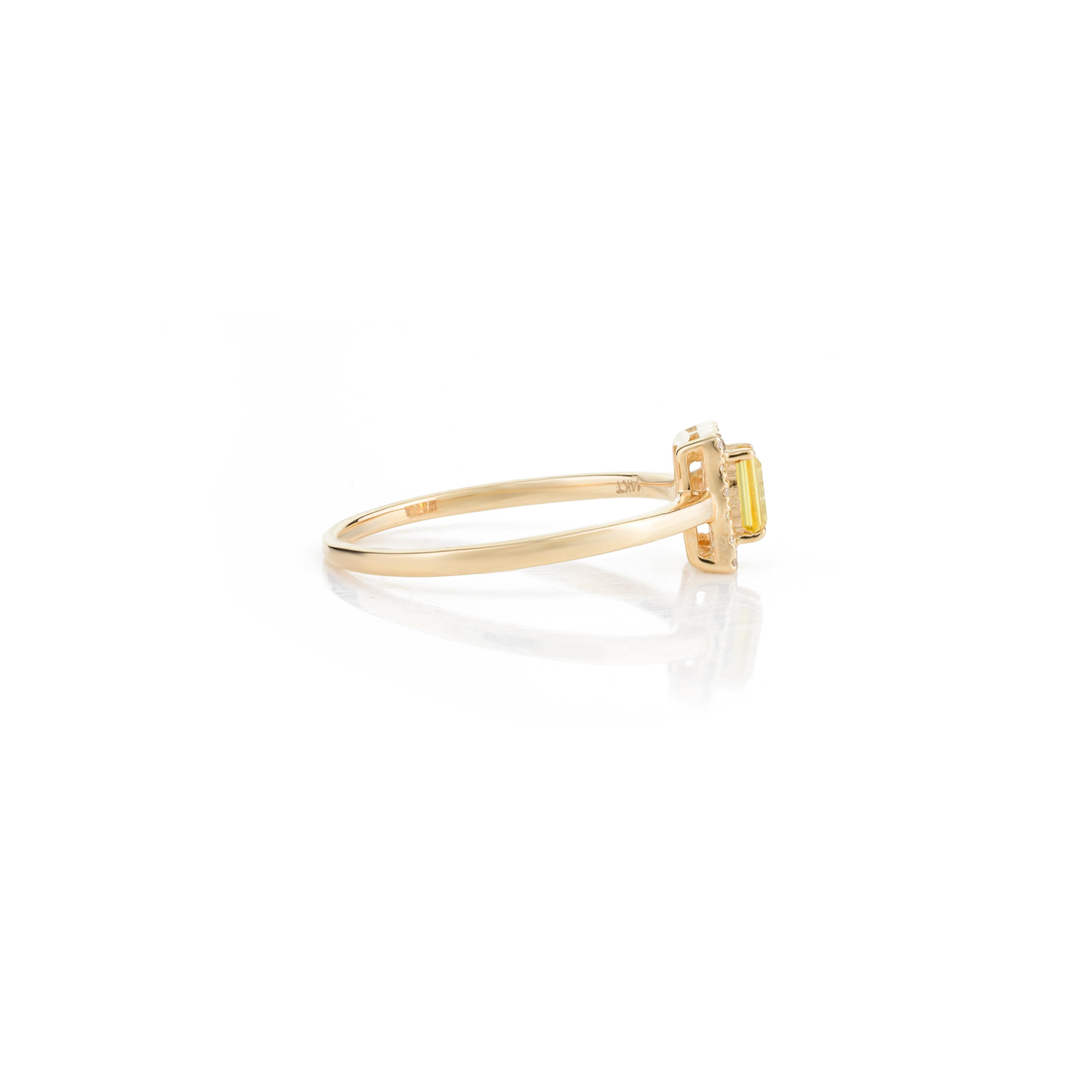 En vente :  Bague en or jaune massif 14 carats, saphir jaune baguette délicat et halo de diamants 3