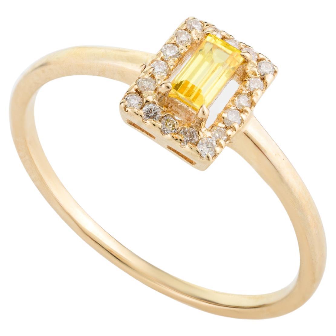 Bague en or jaune massif 14 carats, saphir jaune baguette délicat et halo de diamants