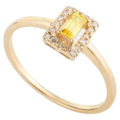 Bague en or jaune massif 14 carats, saphir jaune baguette délicat et halo de diamants