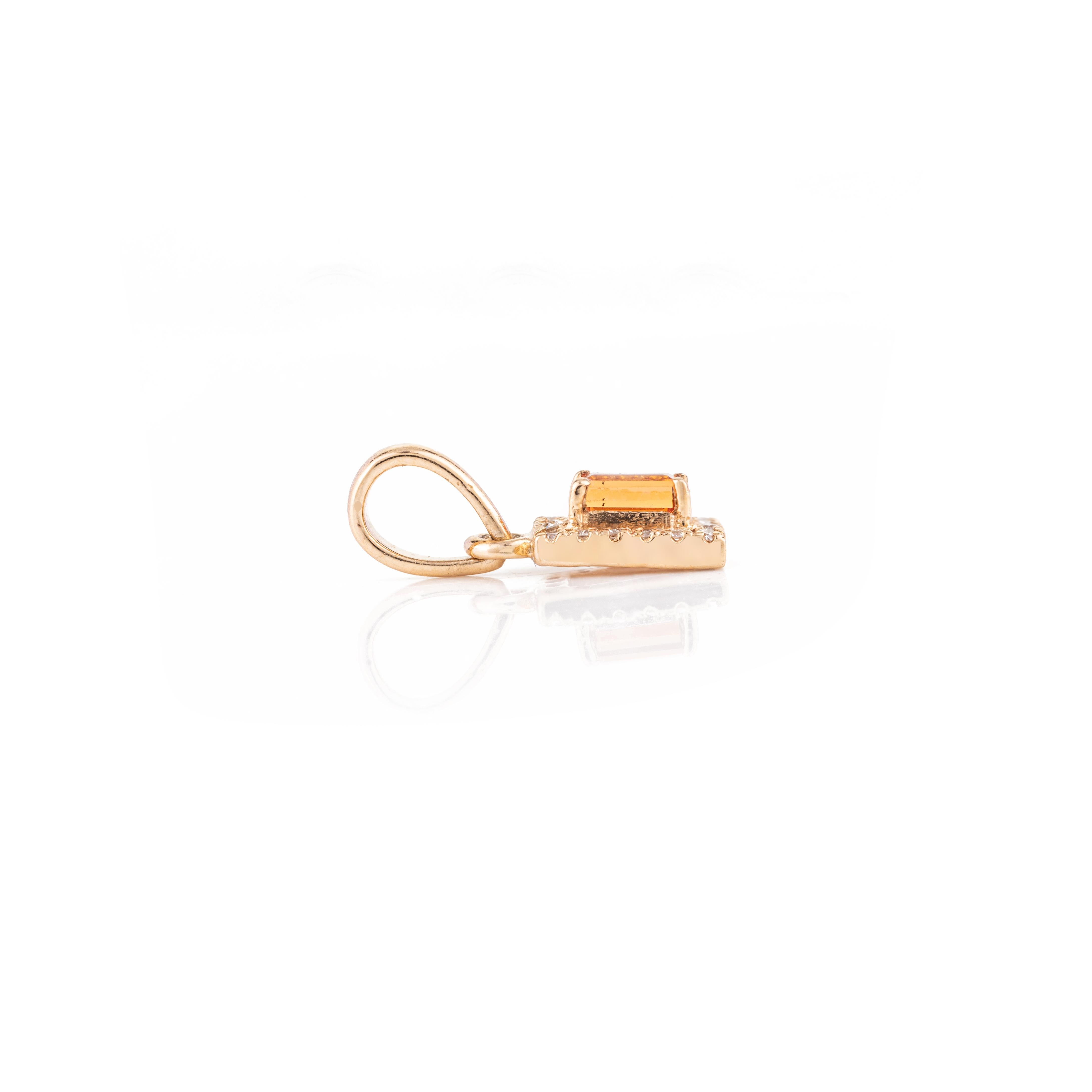 Moderno Ciondolo a raggiera in oro giallo massiccio 14k con zaffiro arancione e baguette in vendita
