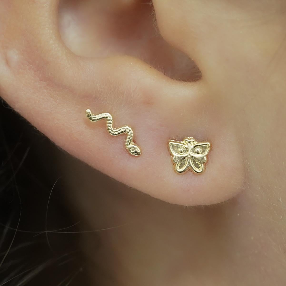14K Solid Yellow Gold Dainty Butterfly Stud Earrings Screw Back Closure For Sale 5