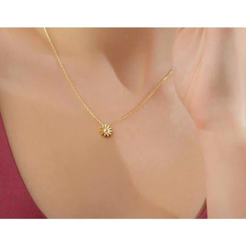 Gold Daisy Flower Pendant Necklace in 14K Solid Yellow In New Condition For Sale In Chicago, IL