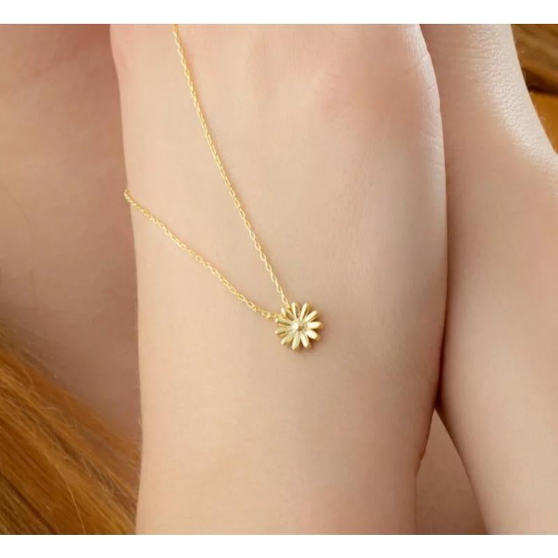 Women's Gold Daisy Flower Pendant Necklace in 14K Solid Yellow For Sale