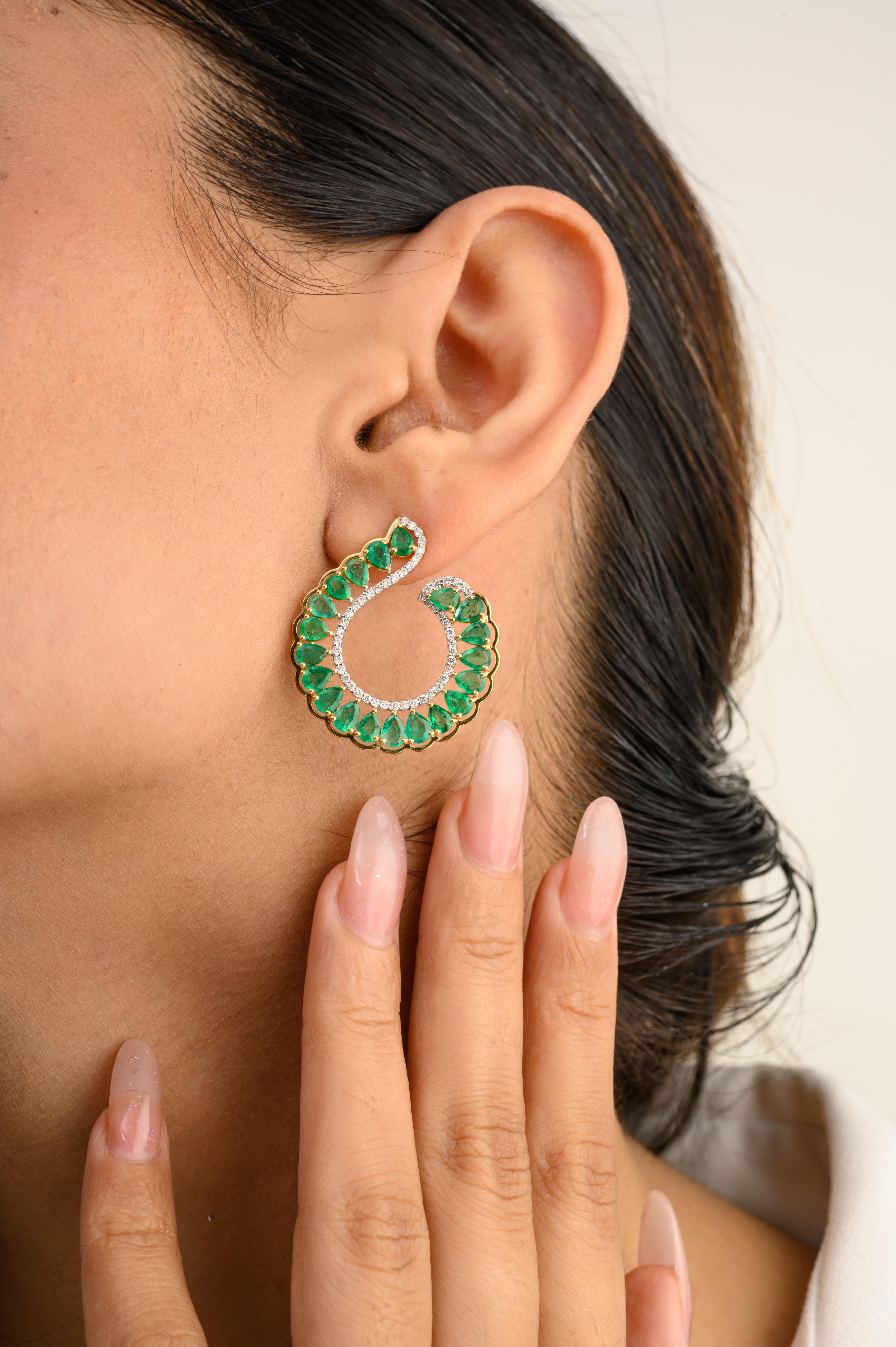 Taille poire Boucles d'oreilles en or jaune 14k avec émeraude véritable et diamant pour le mariage en vente