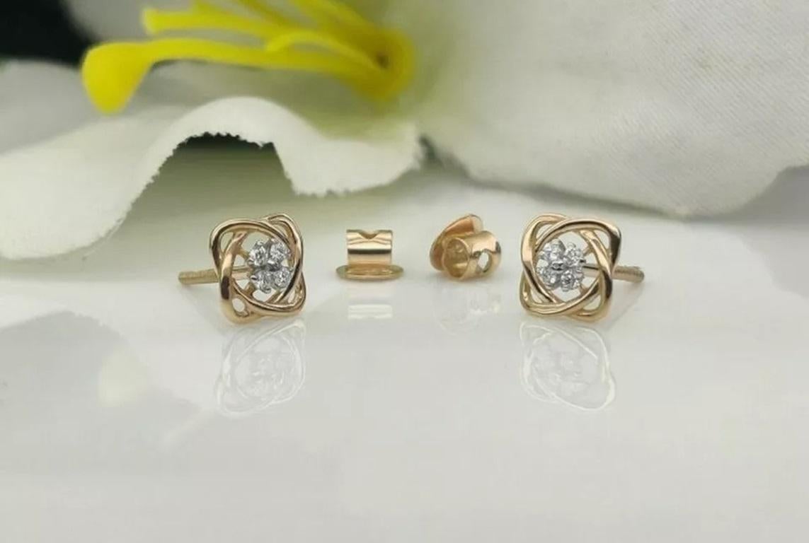 Cross Over 14k Solid Gold Diamond Earring Cushion Shape Designer Diamond Gift
Light weight can be worn everyday

Additional information:
Base Metal: Yellow Gold
Material: Natural Diamond, 14K Solid Yellow Gold, Gemstone
Main Stone: Diamond
Main
