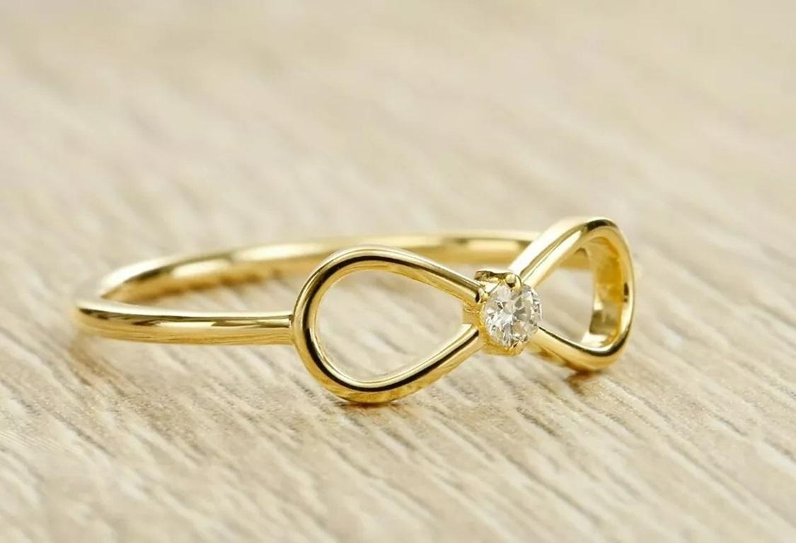 Bague en or massif 14k avec signe d'infini et diamant Bague avec nœud en or Bague délicate avec diamant
Léger, il peut être porté tous les jours

Informations complémentaires :
Métal de base : or jaune, 14k
Pierre principale : Diamant
Forme de la