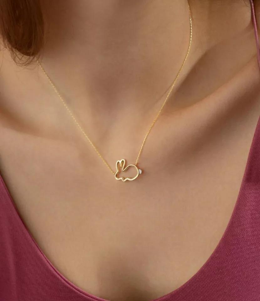 Collier Lapin en or jaune massif 14K avec diamants Dainty Neuf - En vente à Chicago, IL