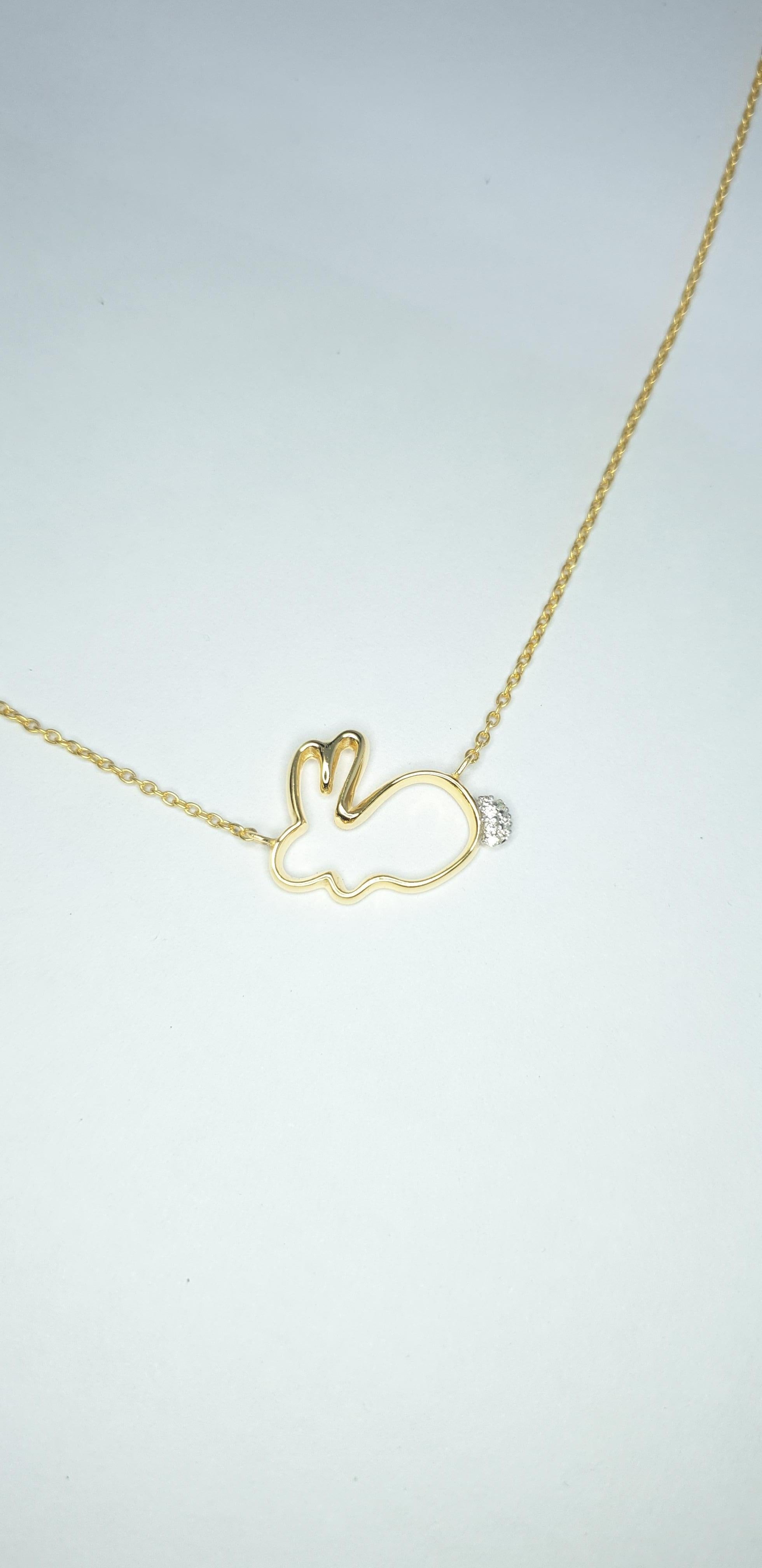 Collier Lapin en or jaune massif 14K avec diamants Dainty en vente 1