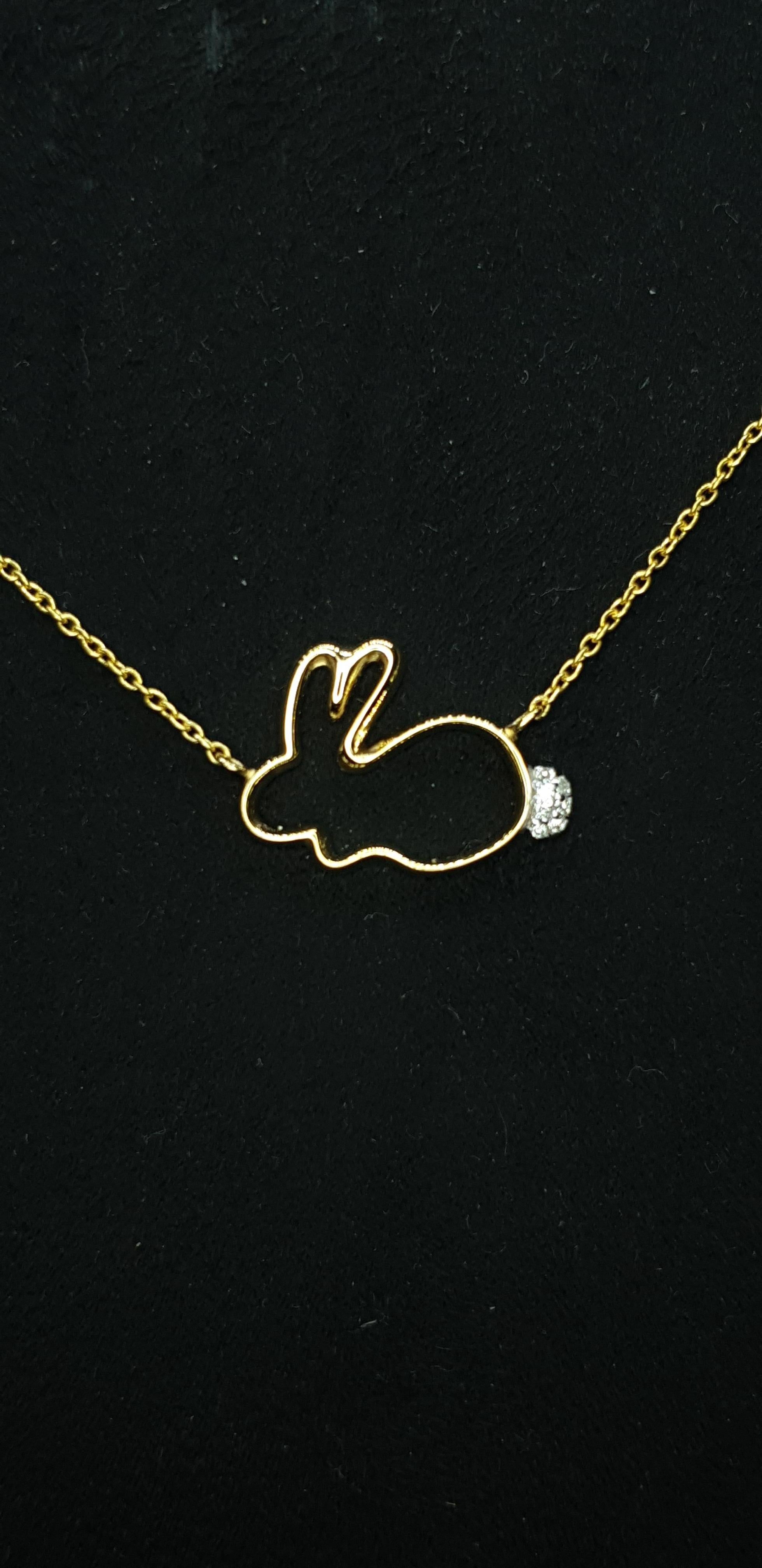 Collier Lapin en or jaune massif 14K avec diamants Dainty en vente 2