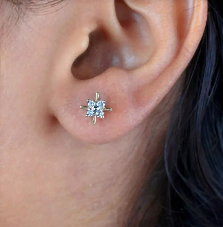Taglio rotondo Orecchino con diamante in oro giallo massiccio 14K Gioielli per piercing all'orecchio da sposa in vendita
