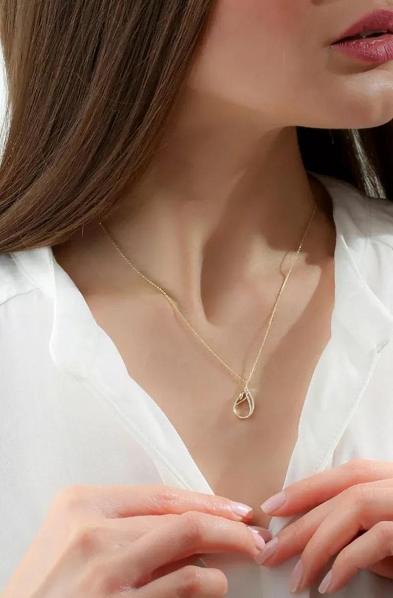 Taille ronde Collier Swan en or jaune massif 14K avec diamants Minimaliste en vente
