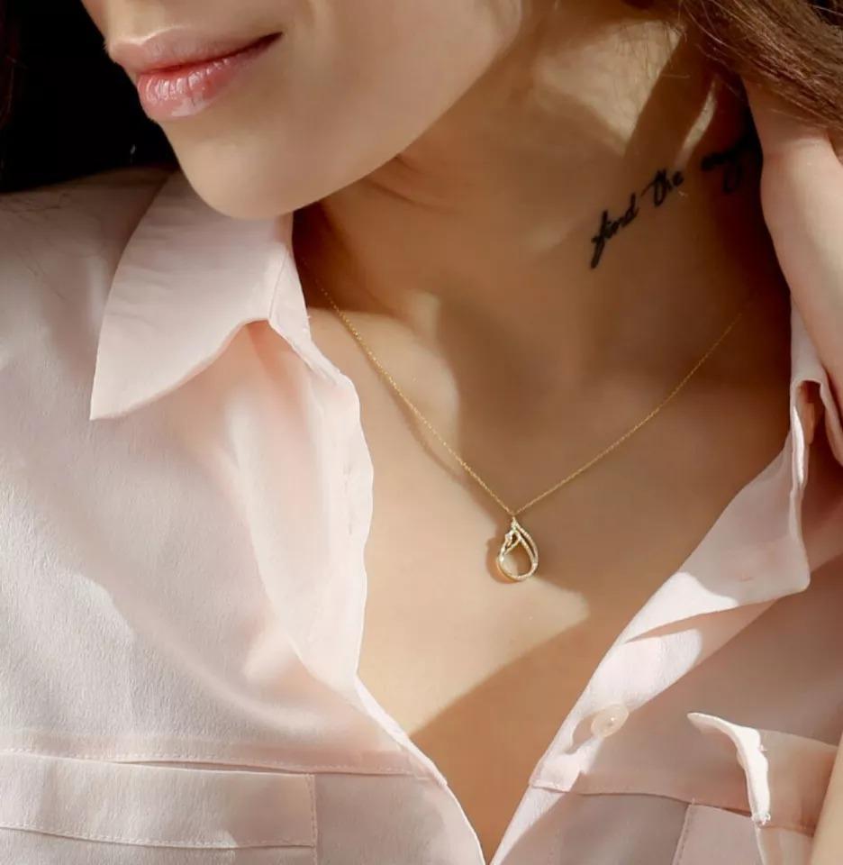 Collier Swan en or jaune massif 14K avec diamants Minimaliste Neuf - En vente à Chicago, IL
