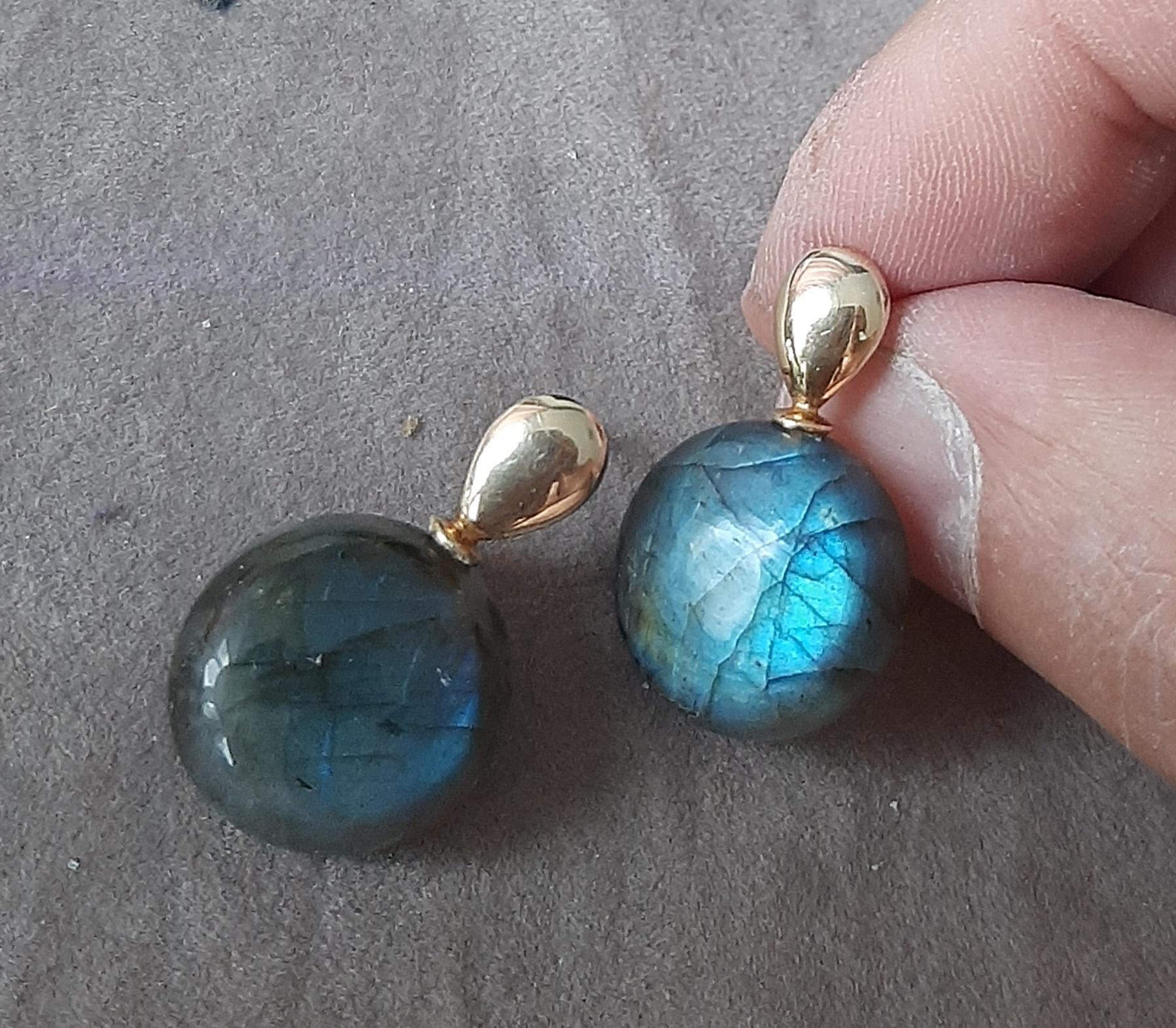 Orecchini in oro giallo massiccio 14K a forma di pera piatta con punte di Labradorite a forma rotonda in vendita 1