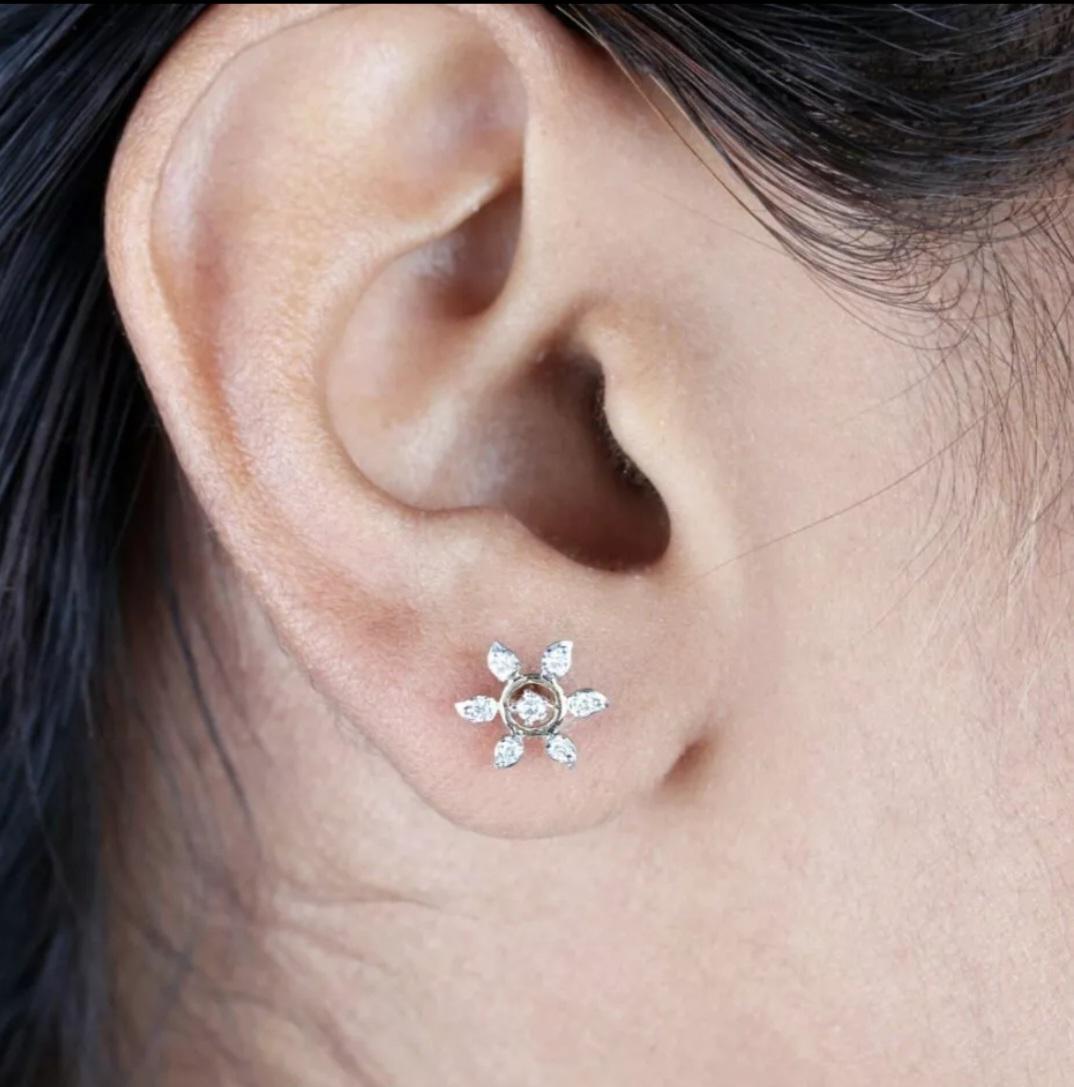14K Solid Yellow Gold Floral Stud Earrings Birthday Minimalist Jewelry Gift For Sale 2