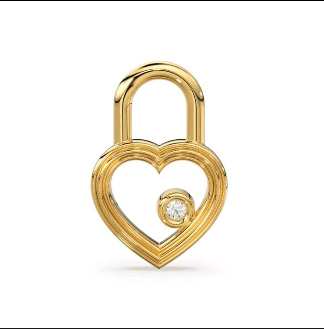 Art déco Pendentif en or jaune massif 14 carats en forme de cœur serti d'un petit diamant naturel en forme de breloque en vente
