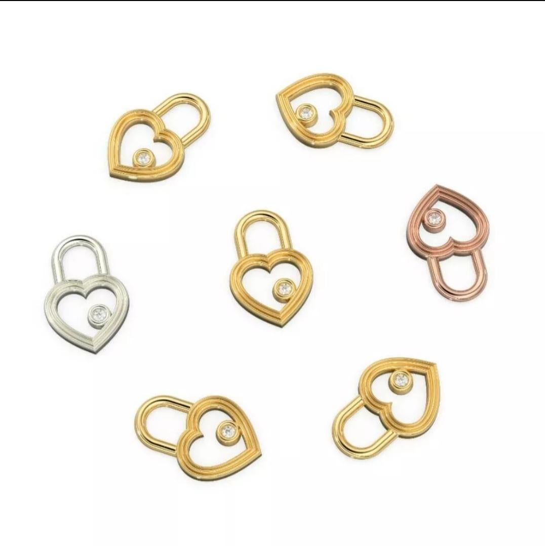 Taille ronde Pendentif en or jaune massif 14 carats en forme de cœur serti d'un petit diamant naturel en forme de breloque en vente