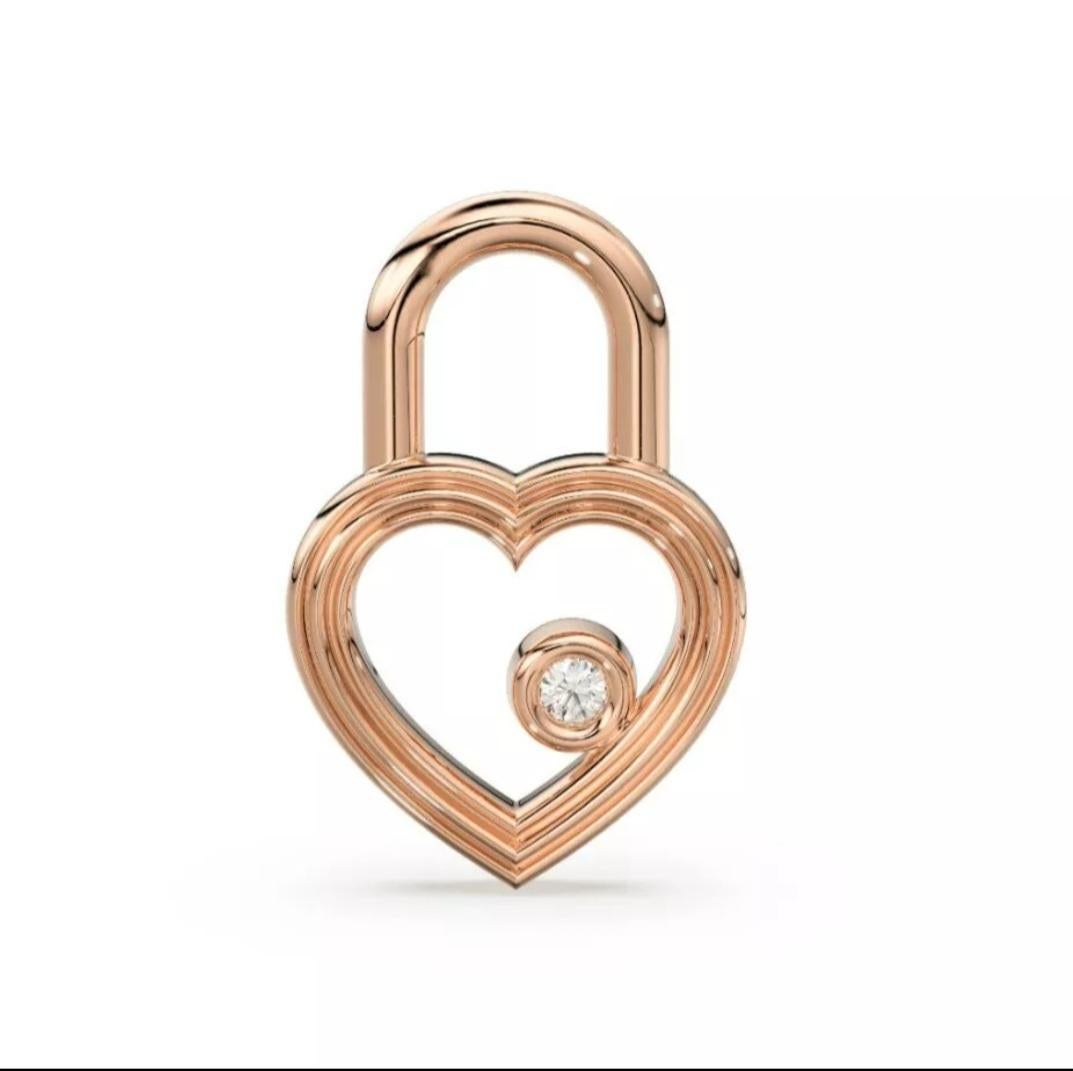 Pendentif en or jaune massif 14 carats en forme de cœur serti d'un petit diamant naturel en forme de breloque Neuf - En vente à Chicago, IL