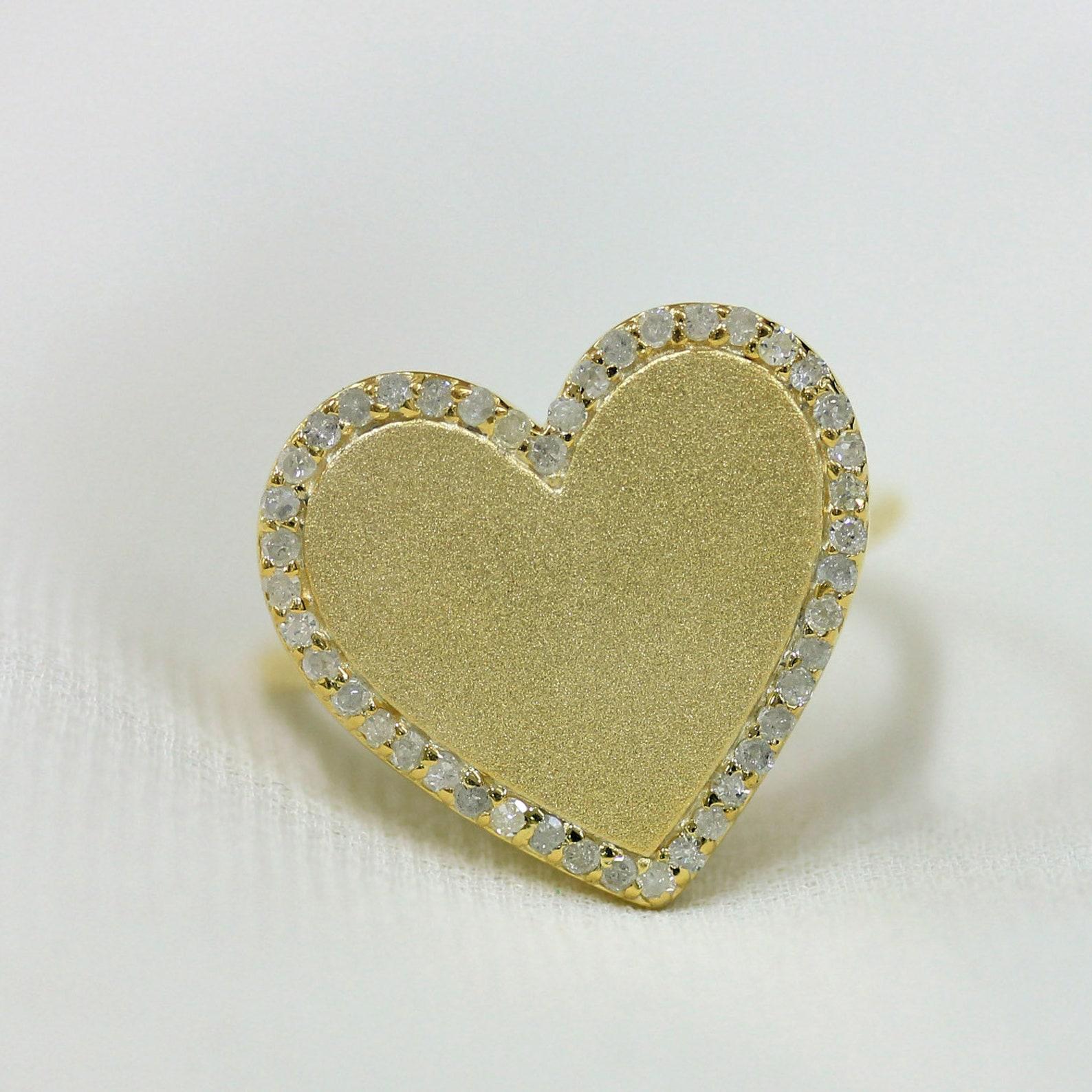 Brilliant Cut 14k Solid Yellow Gold Heart Shaped Natural Pave Diamond Ring Beautiful Gift. For Sale