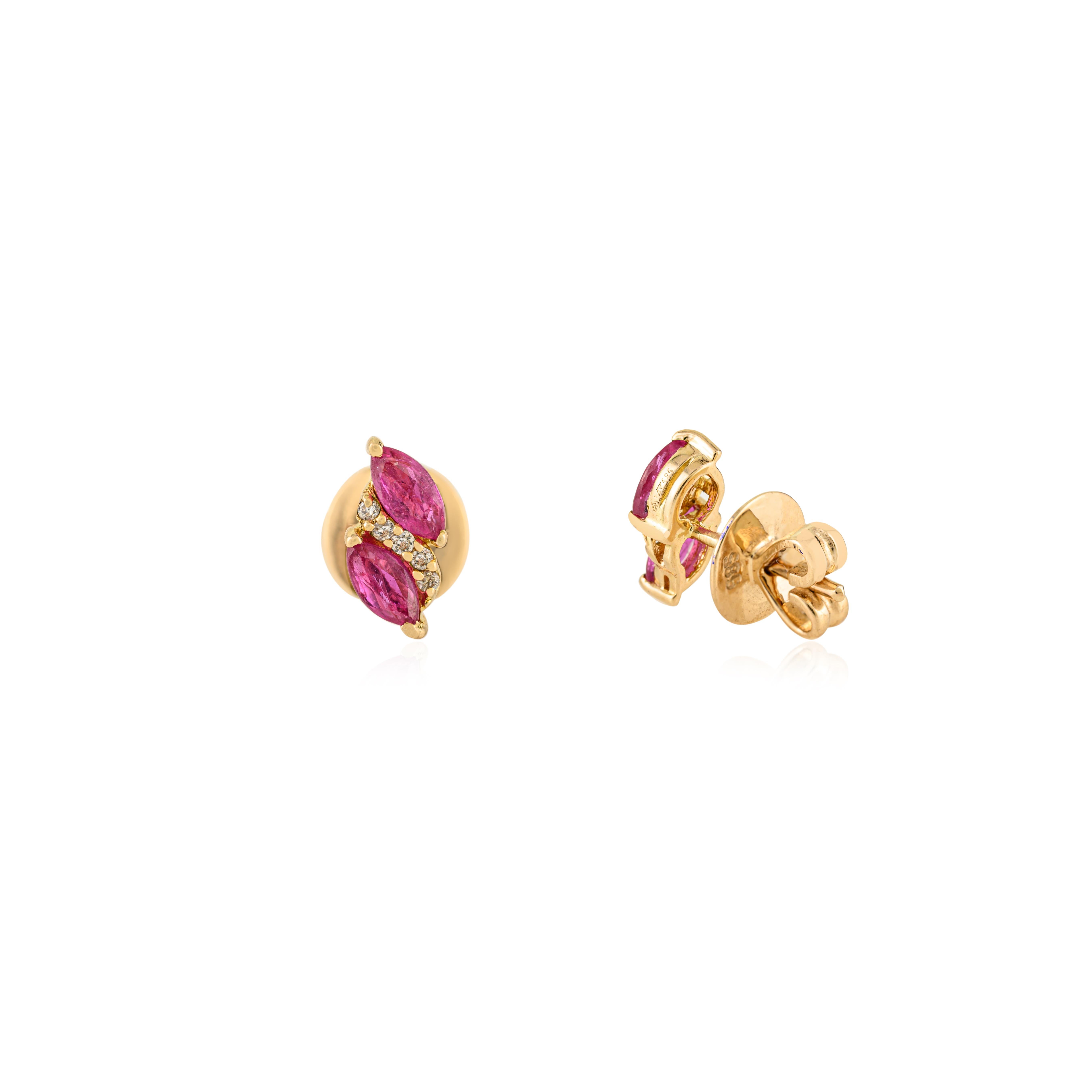 Moderne Boucles d'oreilles en or jaune massif 14K, rubis naturel taille marquise et diamants en grappe en vente