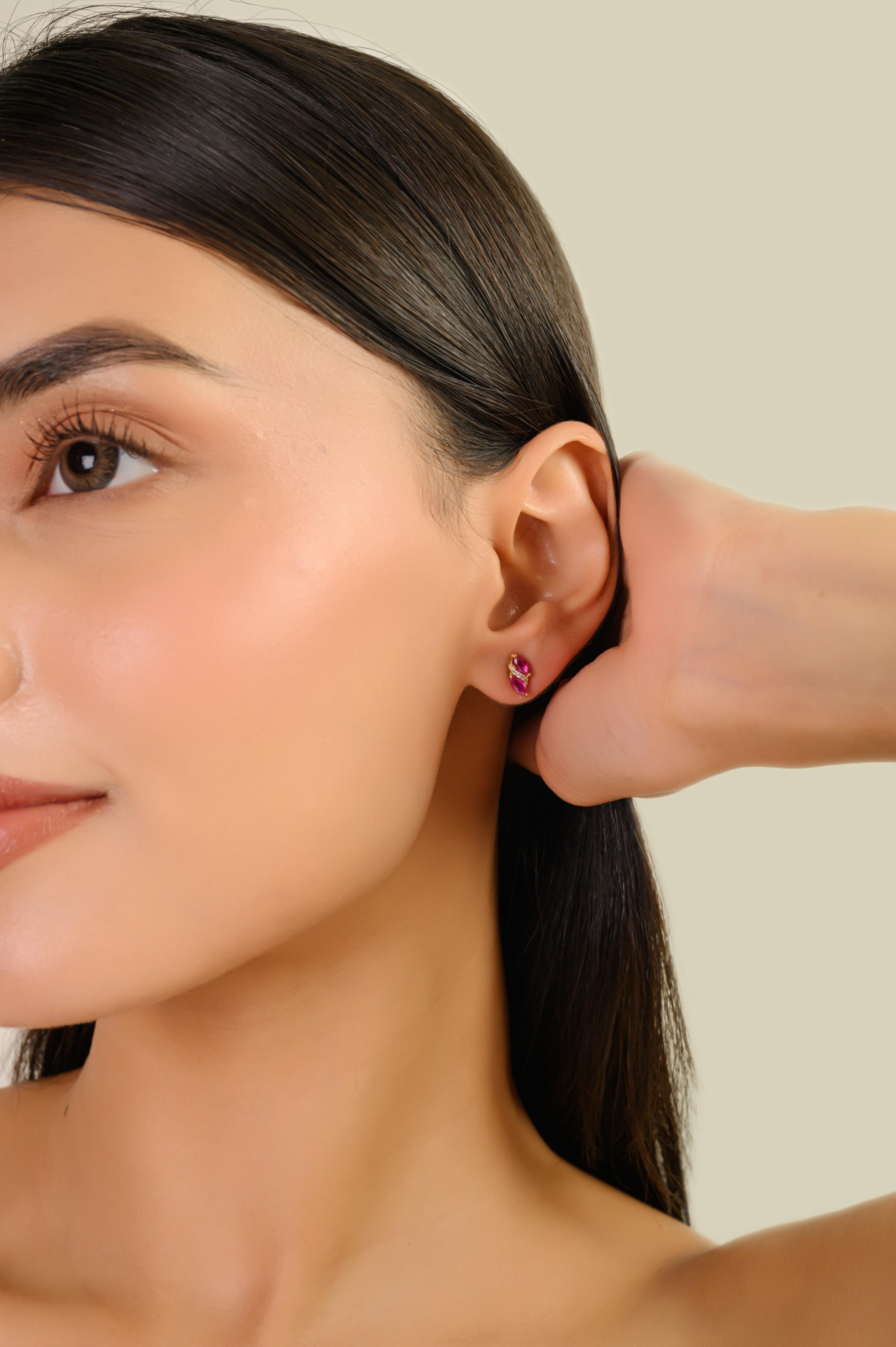 Boucles d'oreilles en or jaune massif 14K, rubis naturel taille marquise et diamants en grappe en vente 2