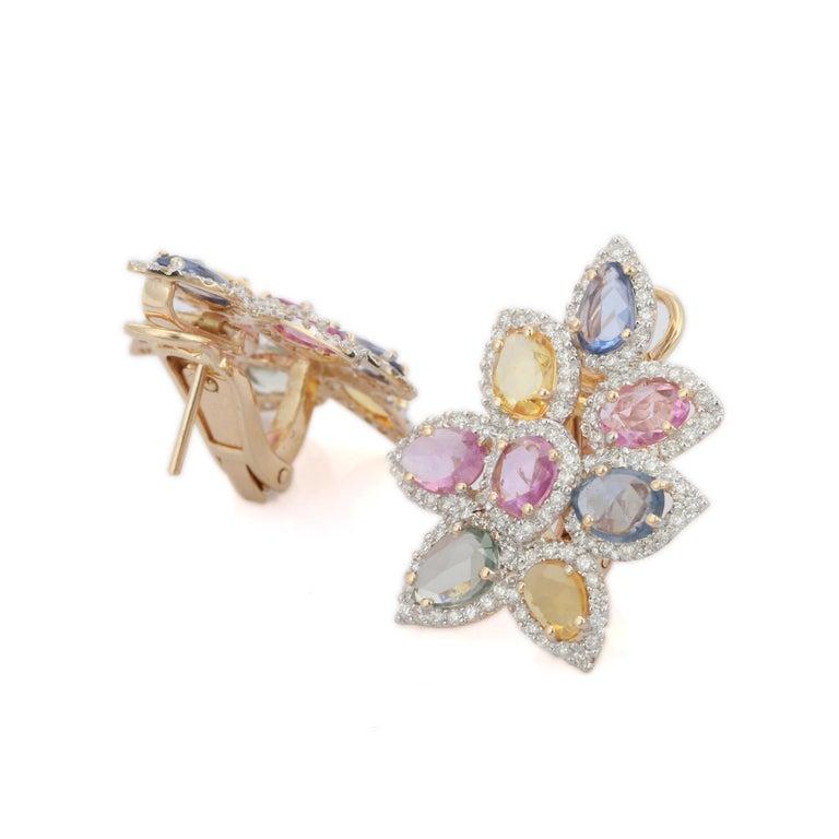 Orecchini floreali tempestati di diamanti e zaffiri in oro giallo massiccio 14k in vendita 1