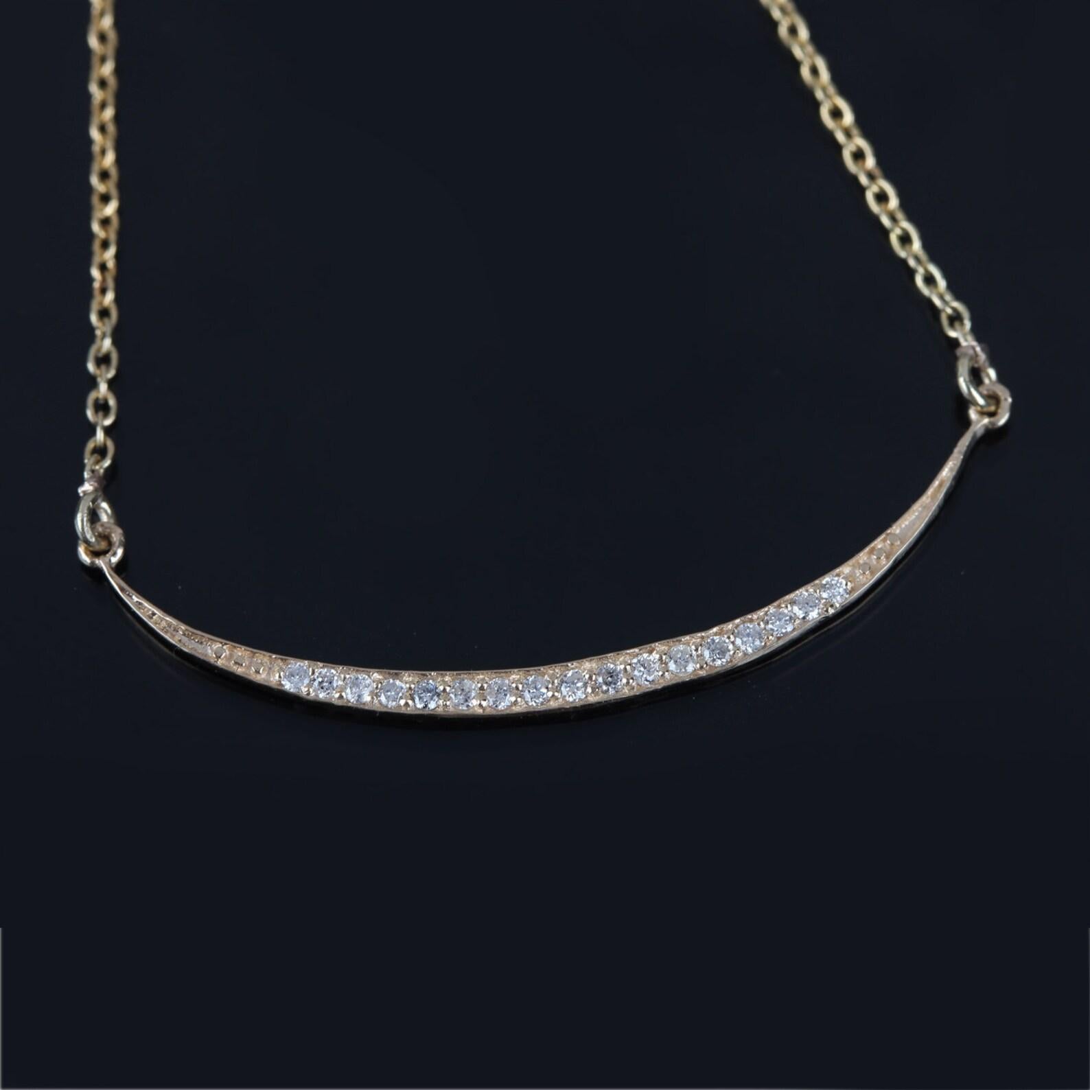Taille ronde Collier croissant de lune en or jaune massif 14 carats, pavé de diamants naturels pour femmes en vente