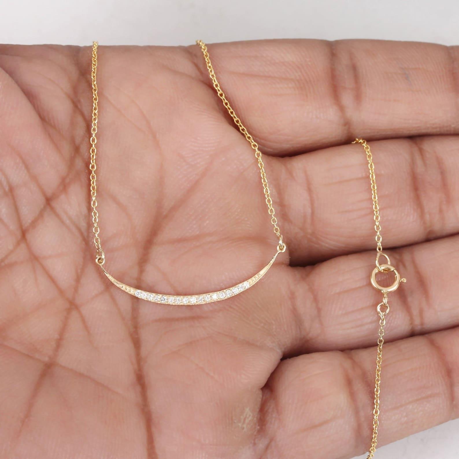 Collier croissant de lune en or jaune massif 14 carats, pavé de diamants naturels pour femmes Neuf - En vente à Chicago, IL