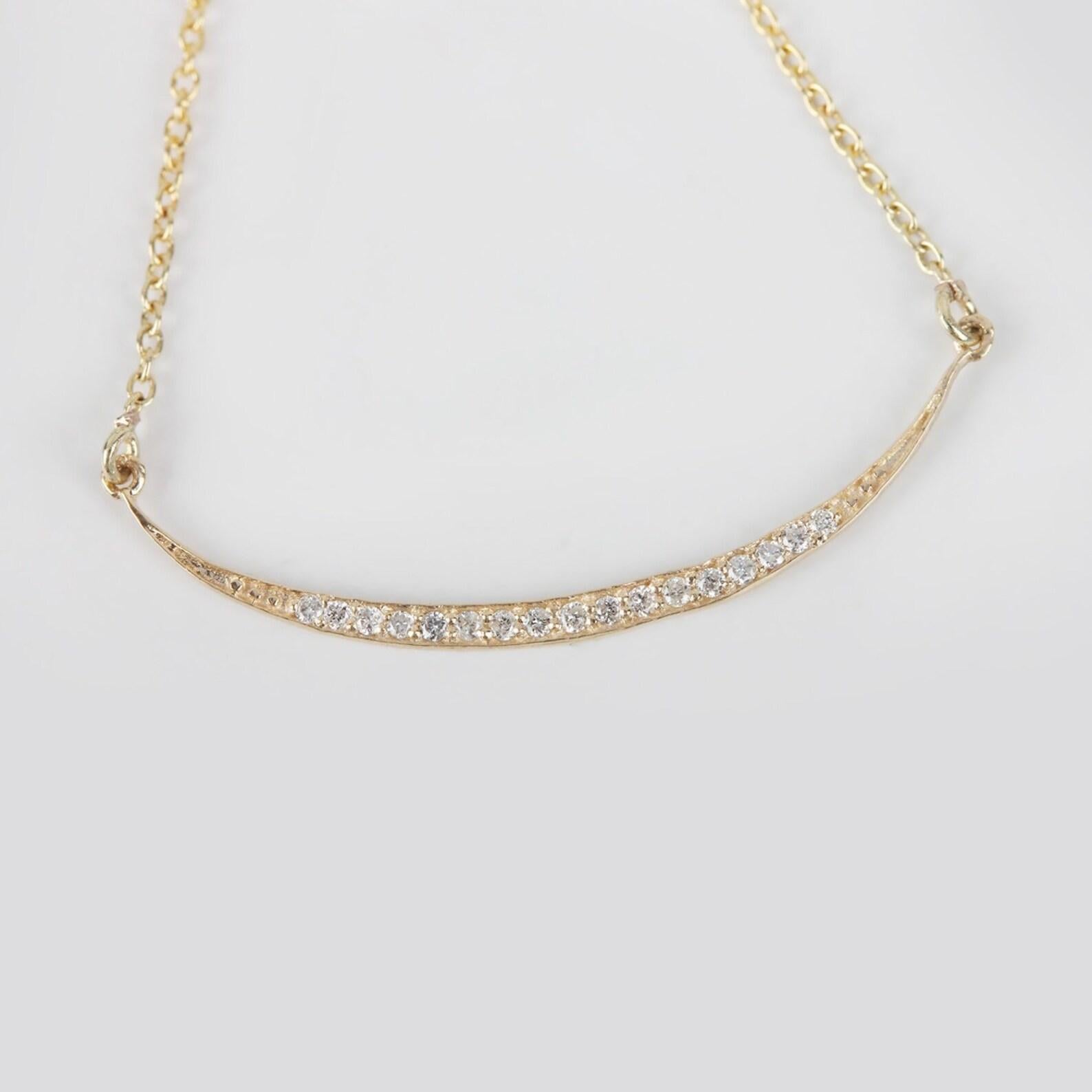 Collier croissant de lune en or jaune massif 14 carats, pavé de diamants naturels pour femmes Pour femmes en vente