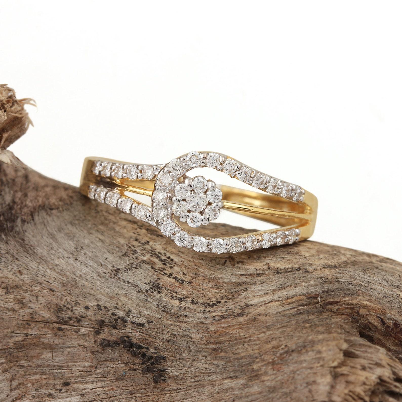 Bague en or jaune massif 14k à diamant naturel pavé Cadeau d'anniversaire minimaliste. Unisexe en vente