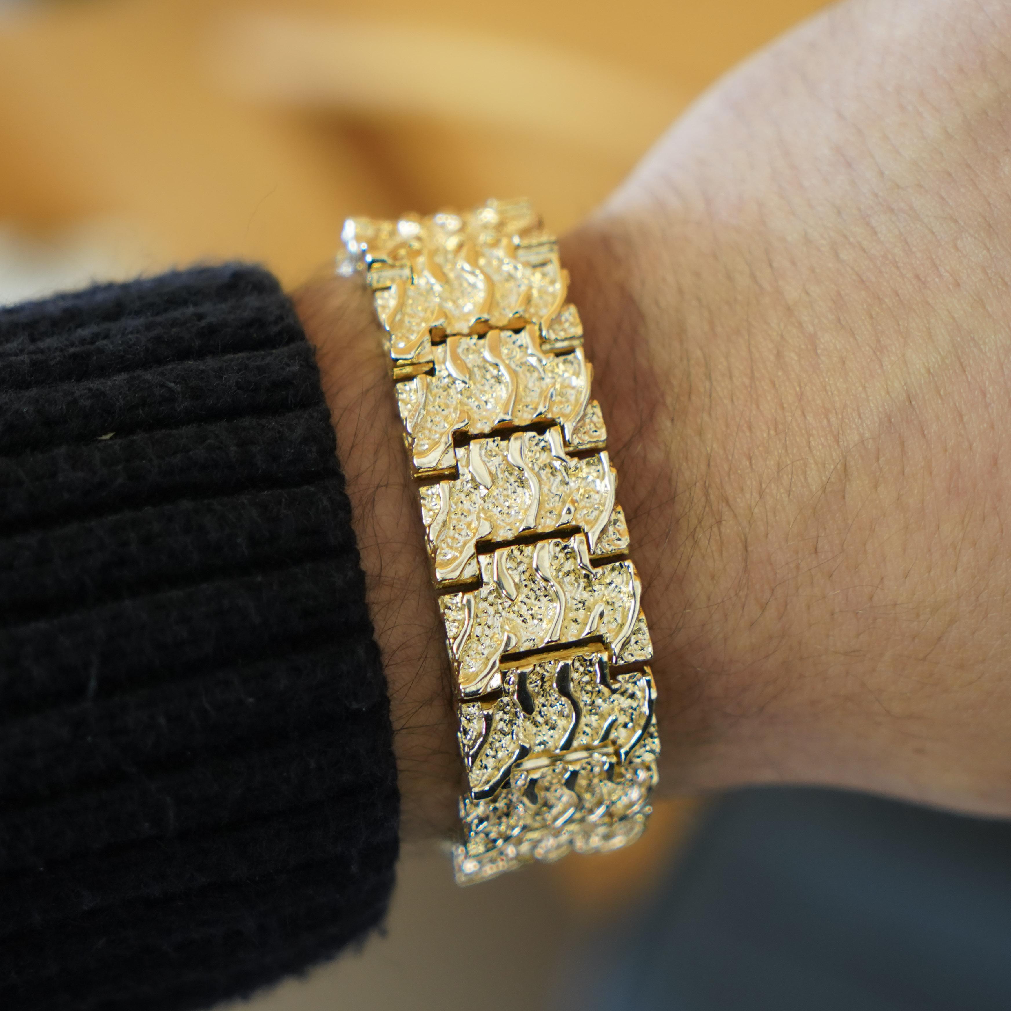 14K massivem Gelbgold Nugget Link Herrenarmband (Moderne) im Angebot