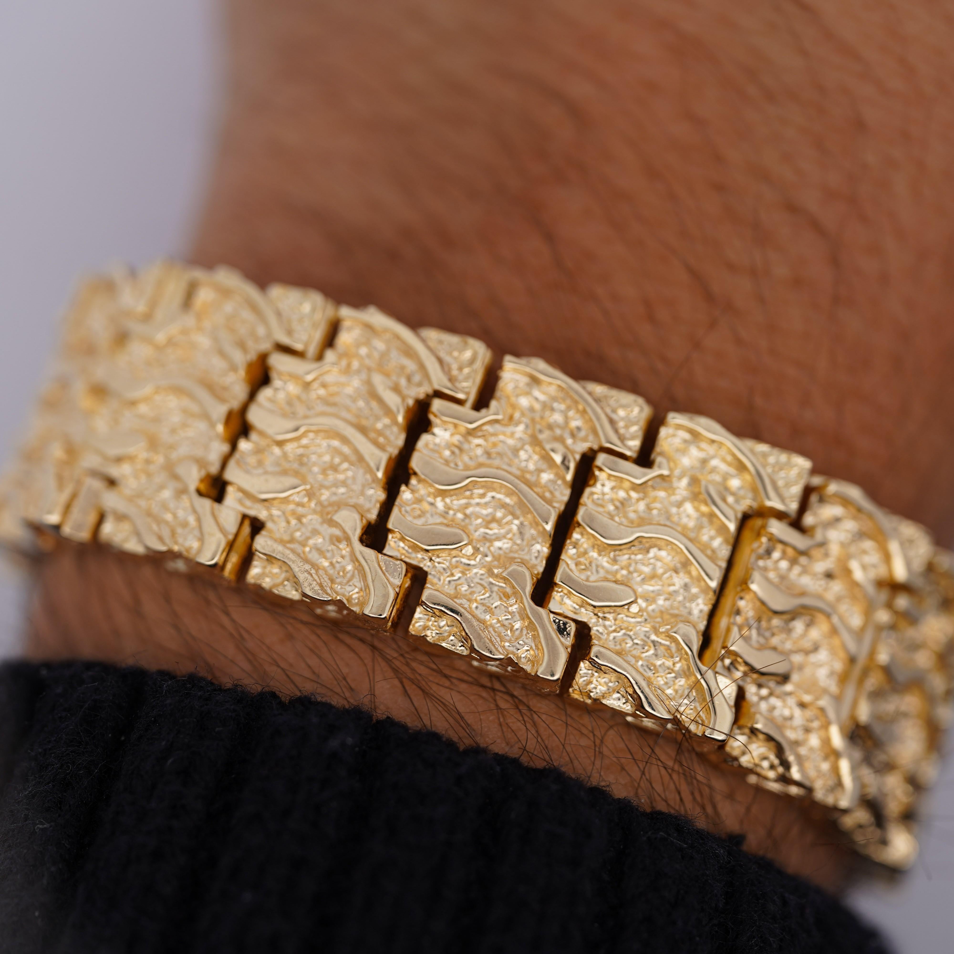 14K massivem Gelbgold Nugget Link Herrenarmband im Angebot 4