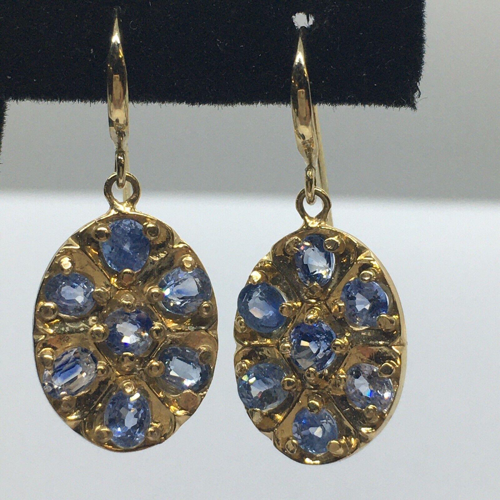 Orecchini a filo pendenti con zaffiro blu ovale in oro giallo massiccio 14K In condizioni Nuovo in vendita a Los Angeles, CA
