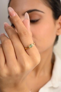 Bague pour femmes en or jaune massif 14 carats avec émeraude taille ovale et diamants