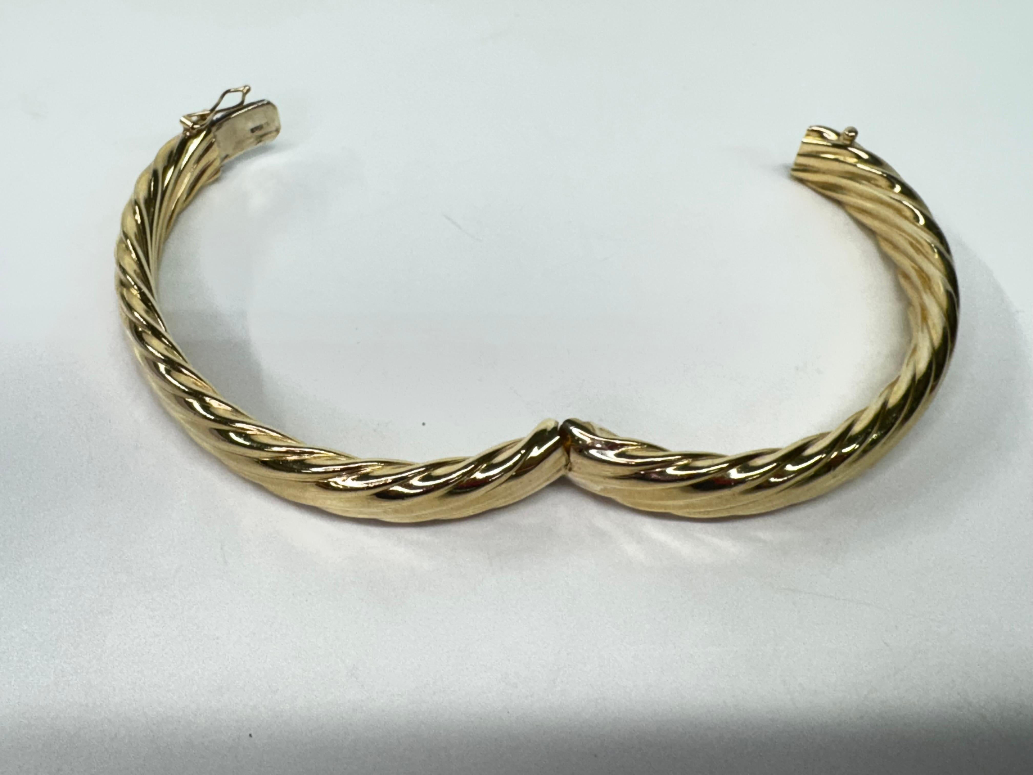Art Deco 14K Solid Yellow Gold Round Twist-Lid Bangle For Sale
