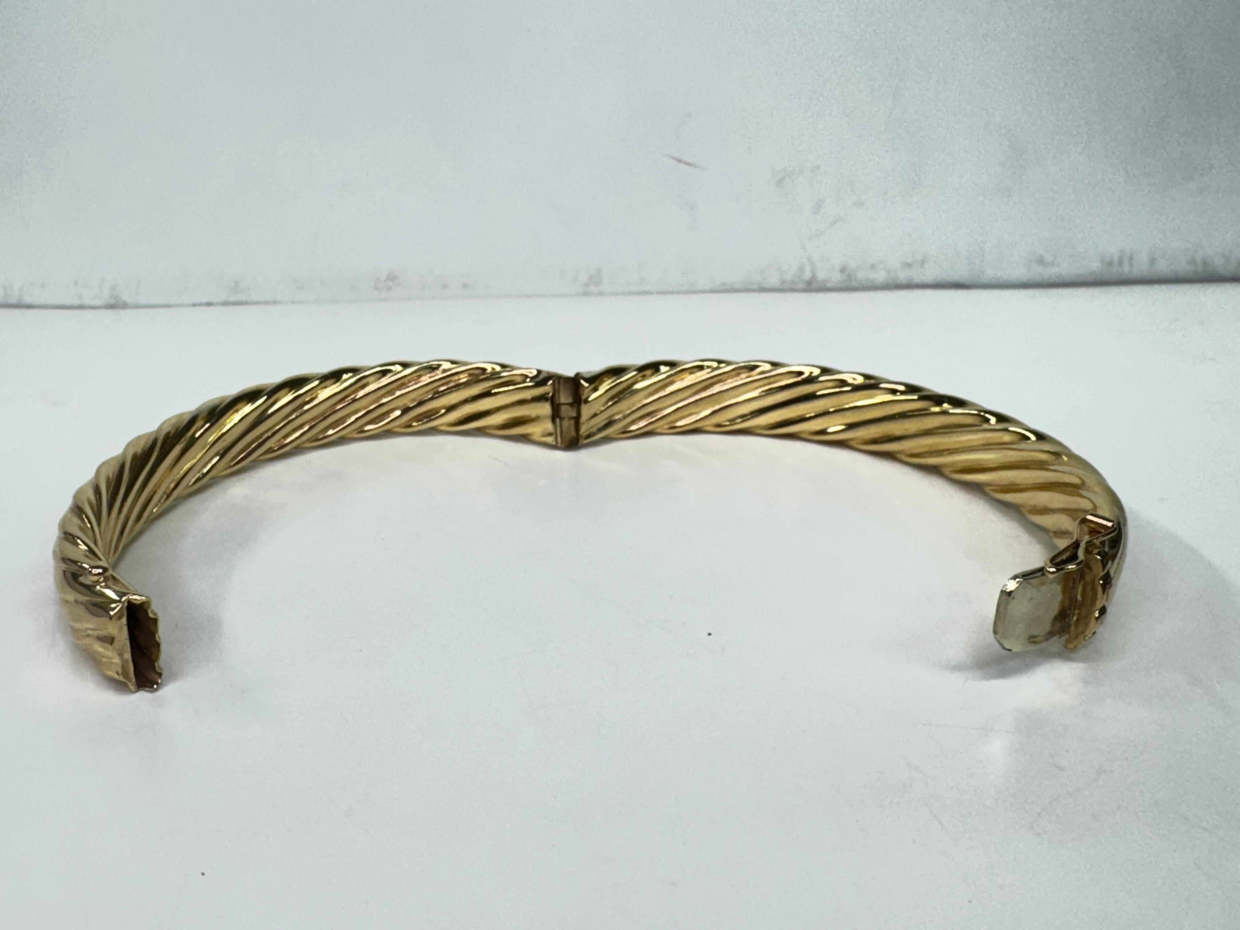 Women's or Men's 14K Solid Yellow Gold Round Twist-Lid Bangle For Sale