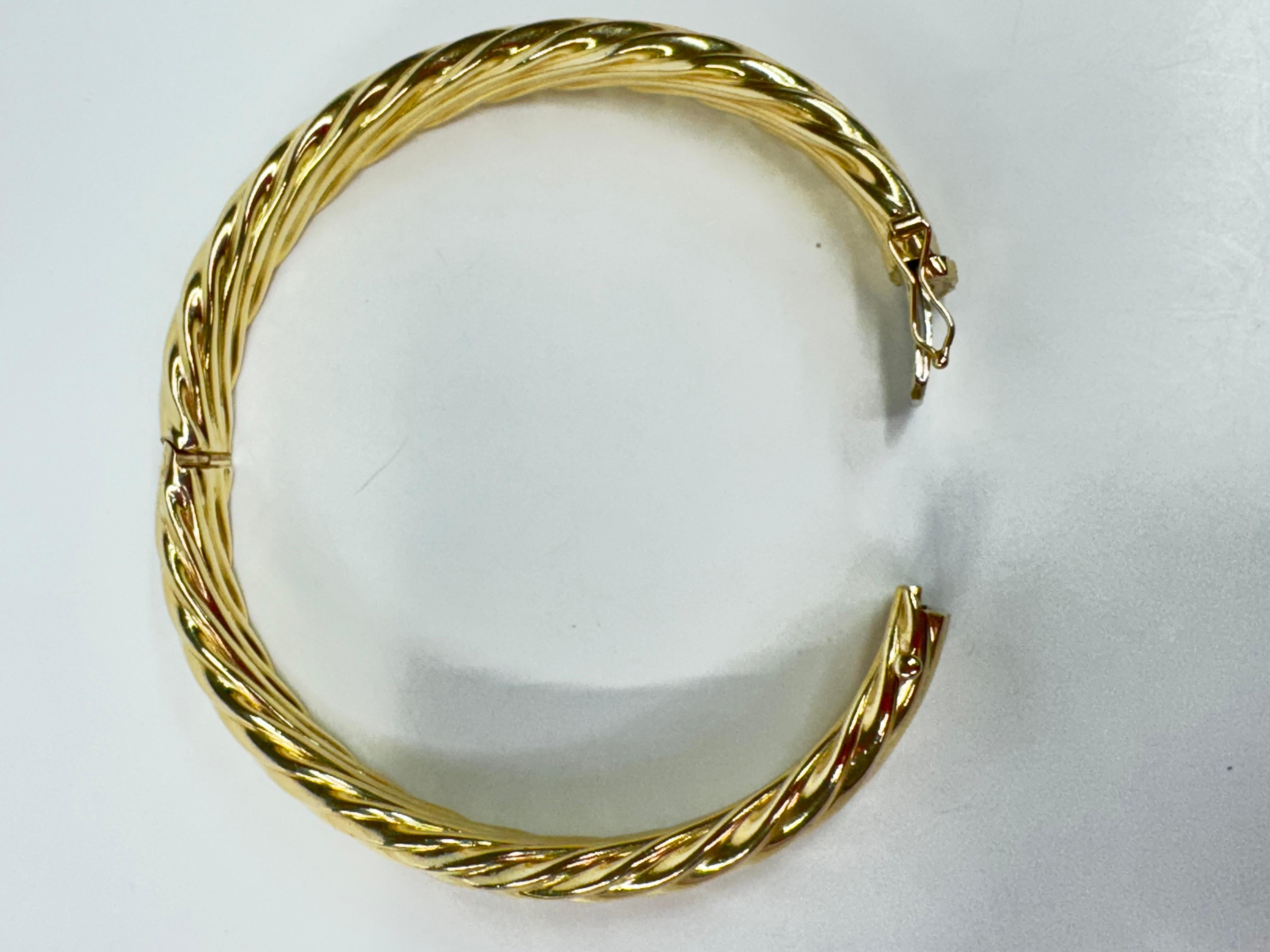 14K Solid Yellow Gold Round Twist-Lid Bangle For Sale 1