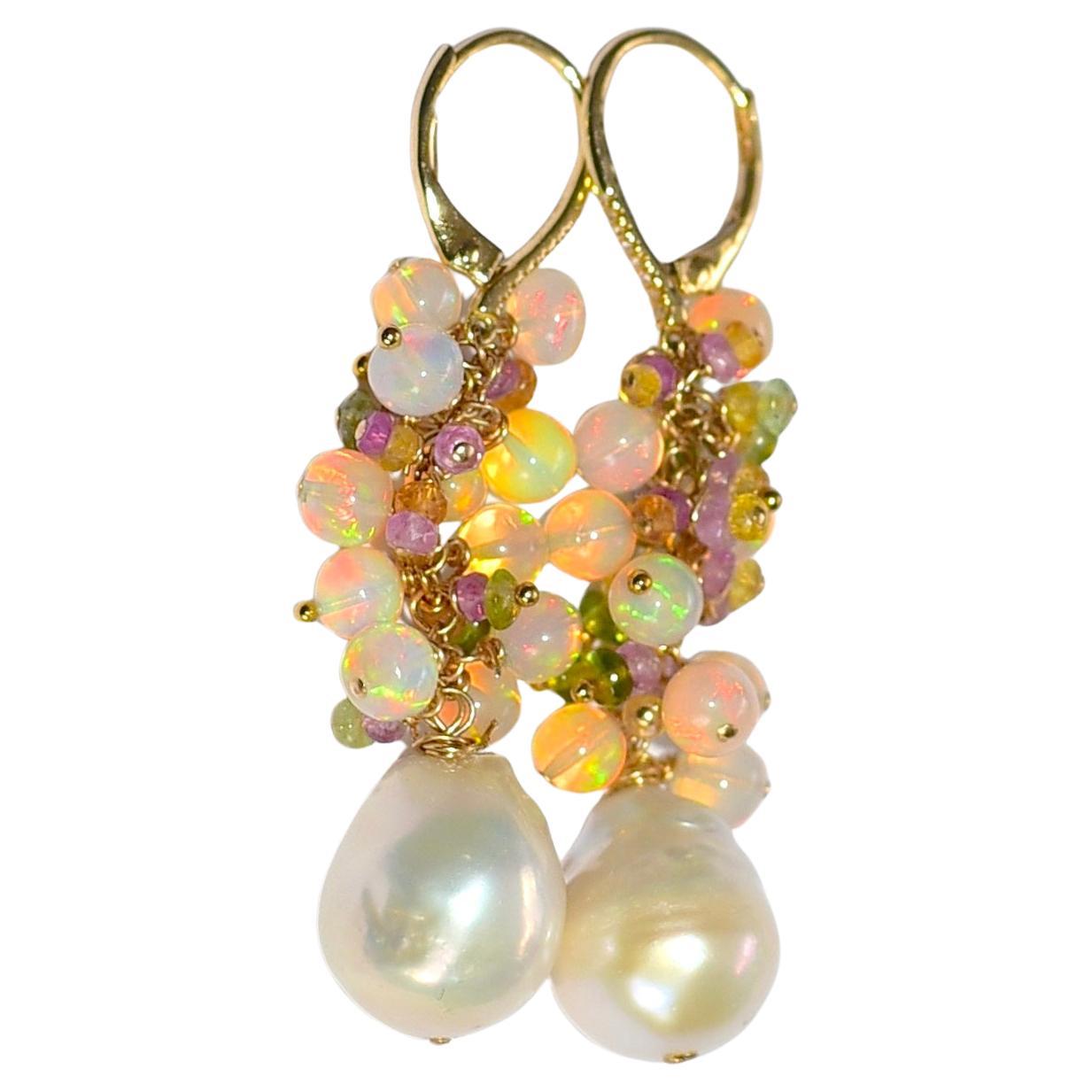 Orecchini in oro giallo massiccio 14K, perle dei mari del sud e zaffiri