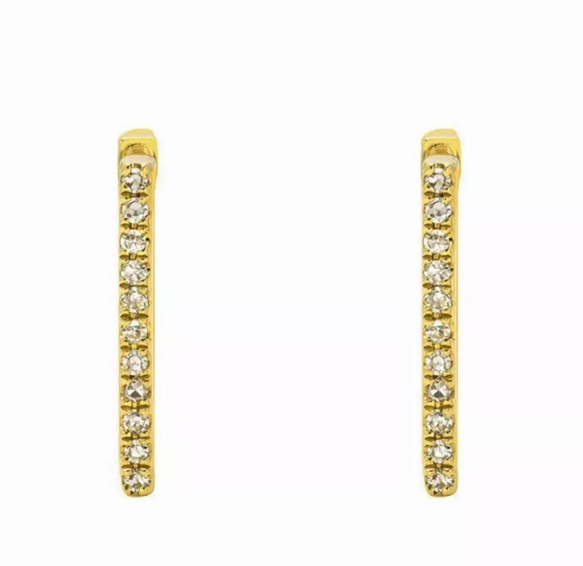 Taglio rotondo Orecchino a cerchio quadrato con diamante in oro giallo massiccio 14K Orecchino a cerchio delicato. in vendita