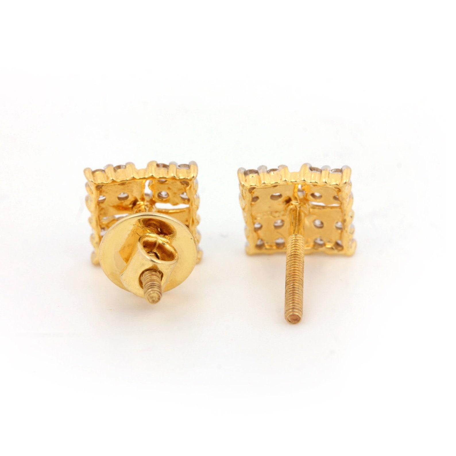 Art déco Clous d'oreilles design en or jaune massif 14 carats de forme carrée et pavé de diamants naturels. en vente