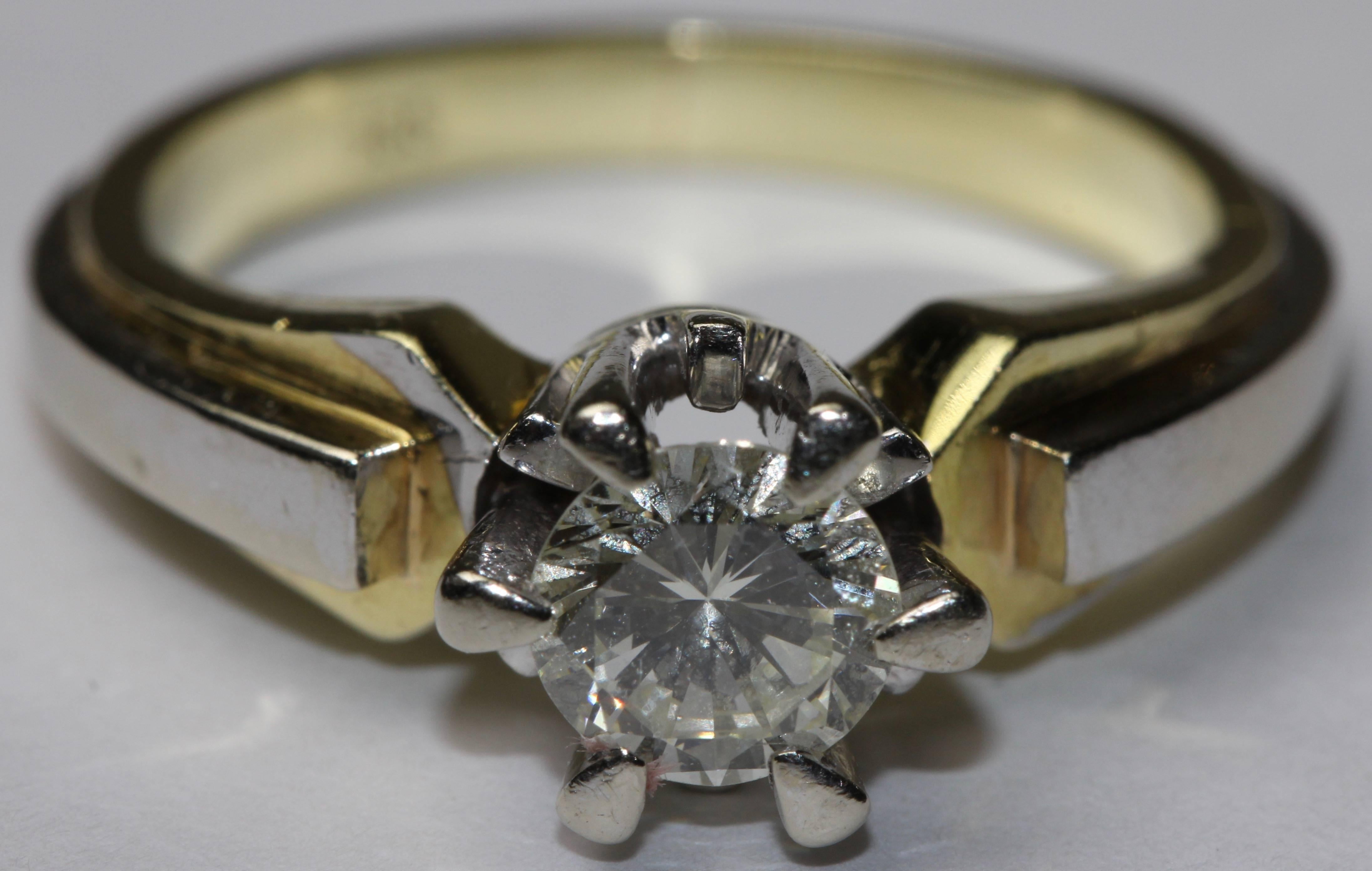 Taille ronde Bague solitaire en diamant 14 carats d'environ 0,82 carat VVS, F, blanc en vente
