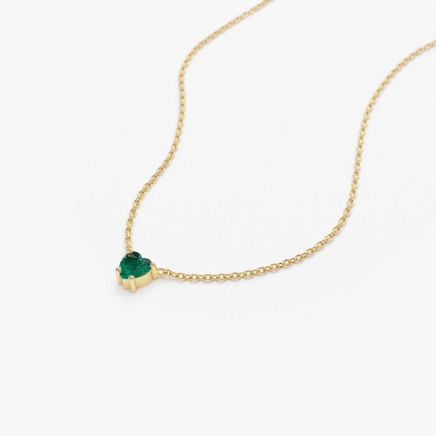 14k Solitaire Heart Emerald Pendant / 14k Gold Layering Emerald Necklace For Sale 1