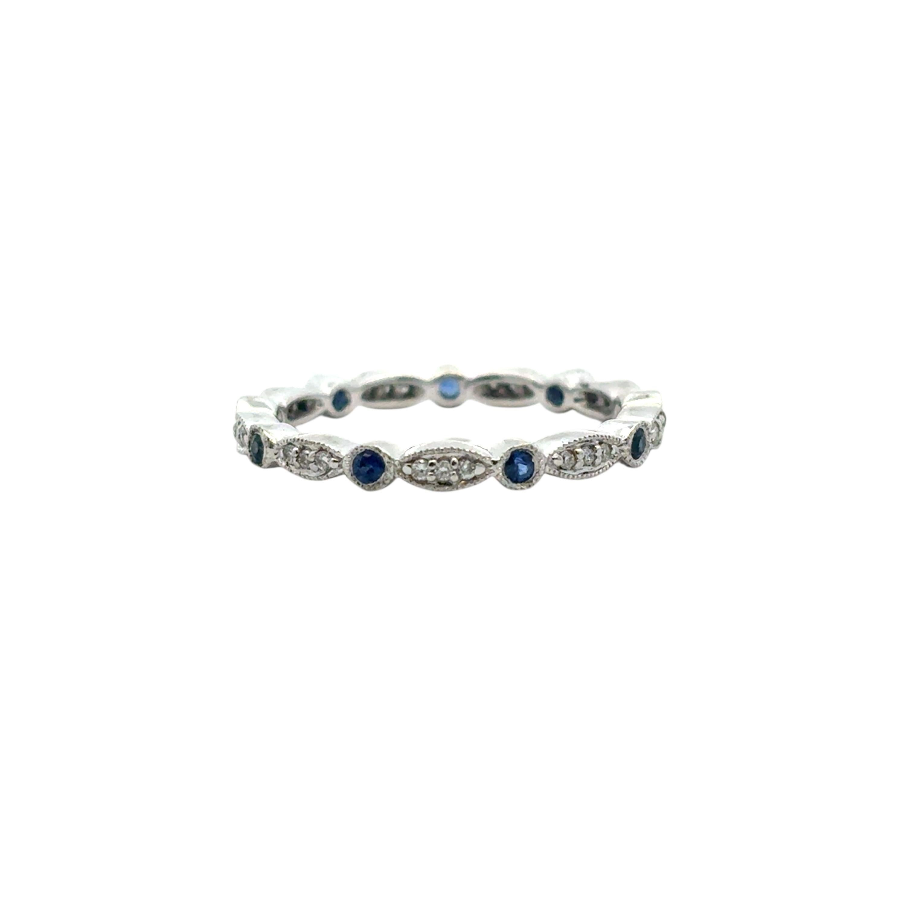 14k Stapelbarer Ring mit blauem Saphir und Diamant

Dieser atemberaubende blaue Saphir-Diamant-Ring ist in ausgezeichnetem Zustand und ist bereit zu versenden!

Stil: Stapelbarer Ring
MATERIAL: 14k Weißgold
Edelstein Details: Dieser Ring verfügt