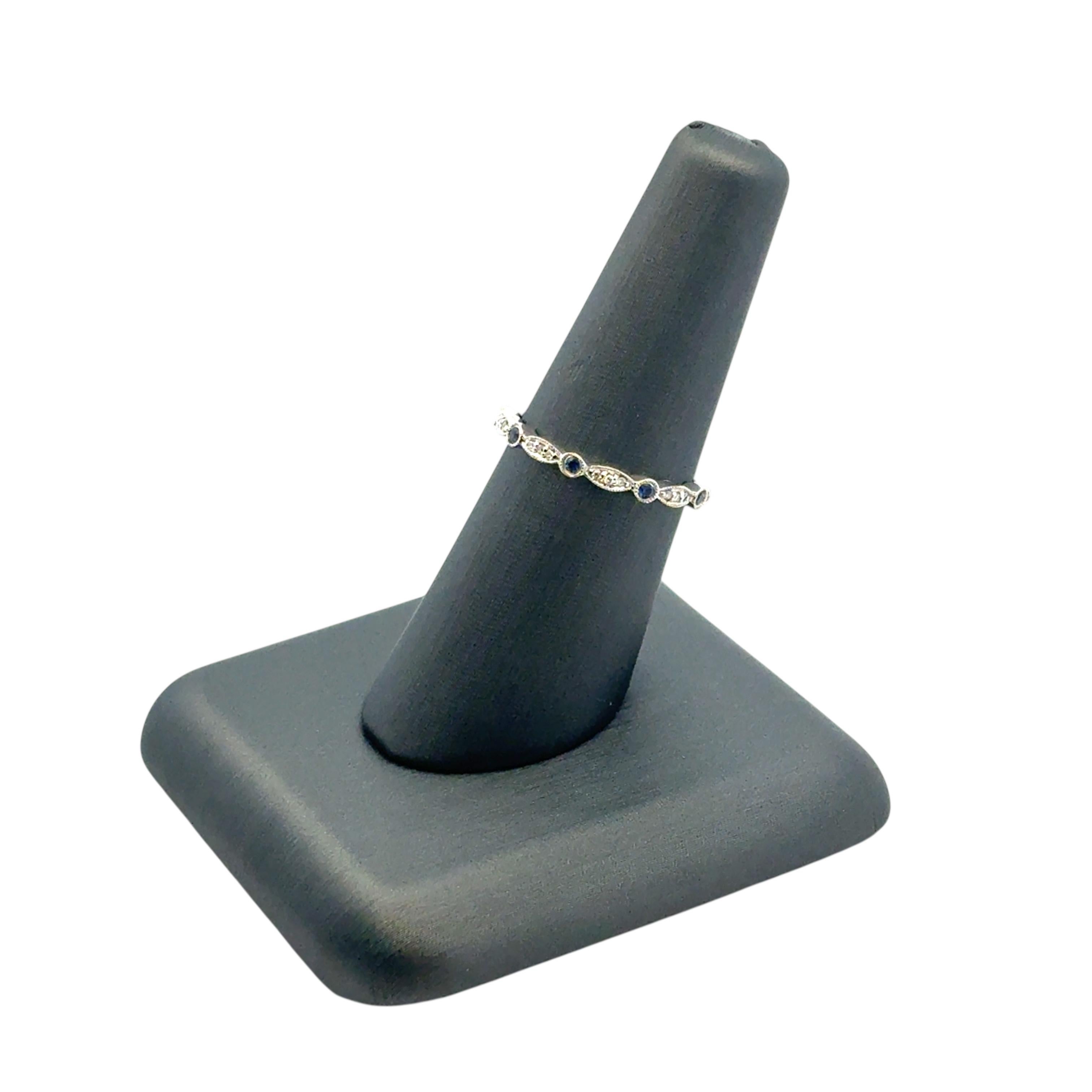 14k Stapelbarer Ring mit blauem Saphir und Diamant (Moderne) im Angebot